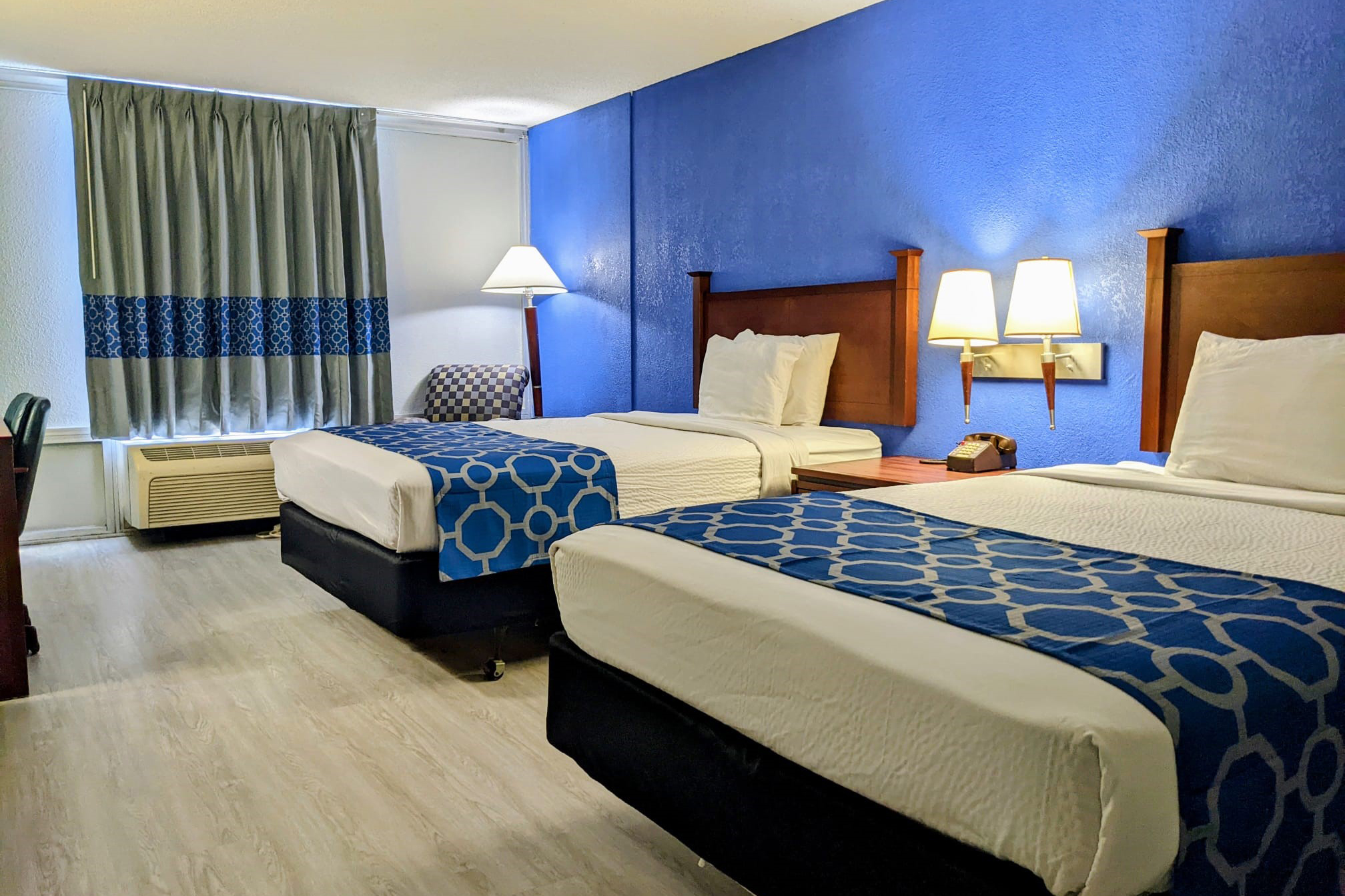 Guest room at the Baymont by Wyndham Hannibal in Hannibal, Missouri