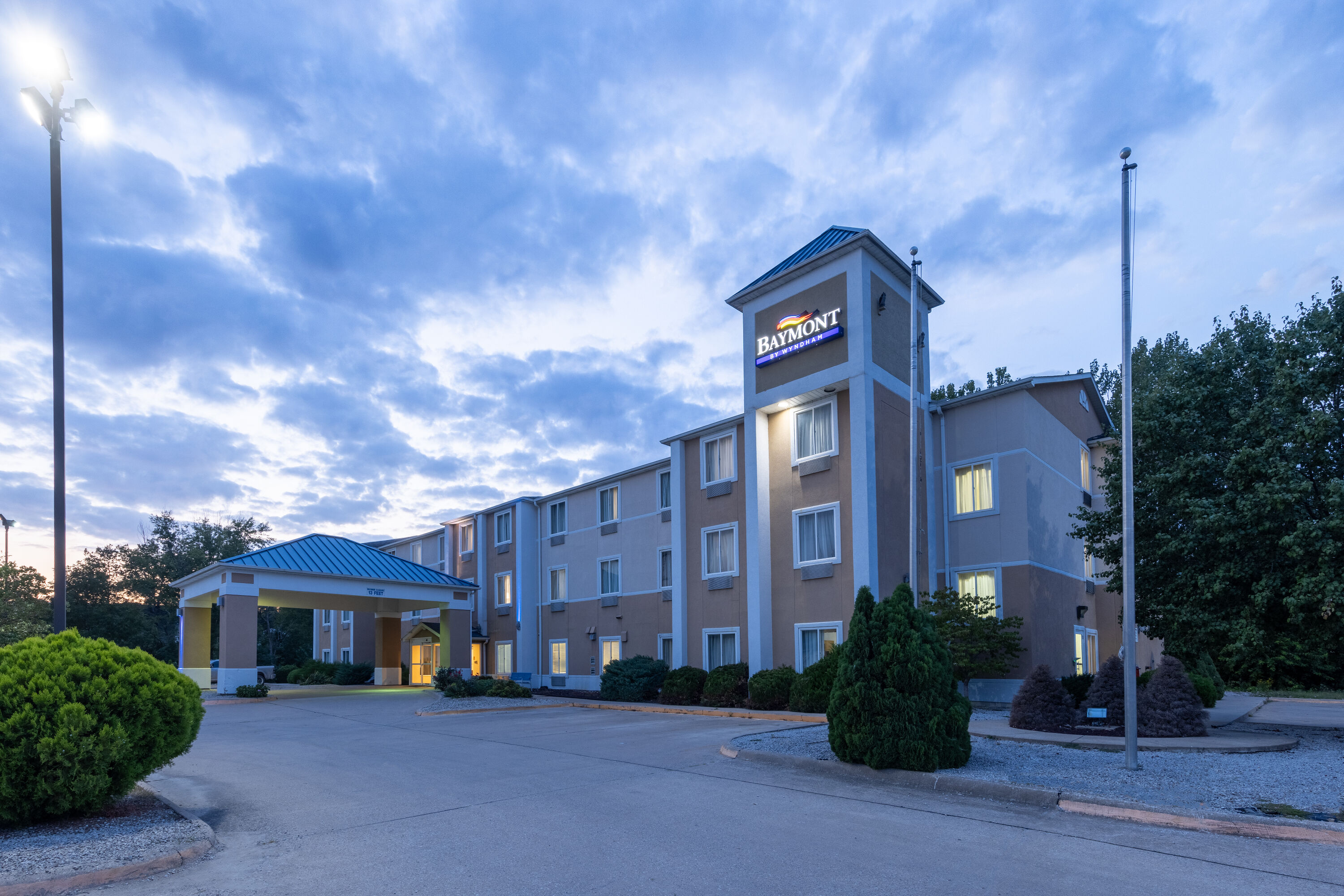 Exterior Dusk Image of Baymont by Wyndham Kirksville University Area hotel in Kirksville, Missouri