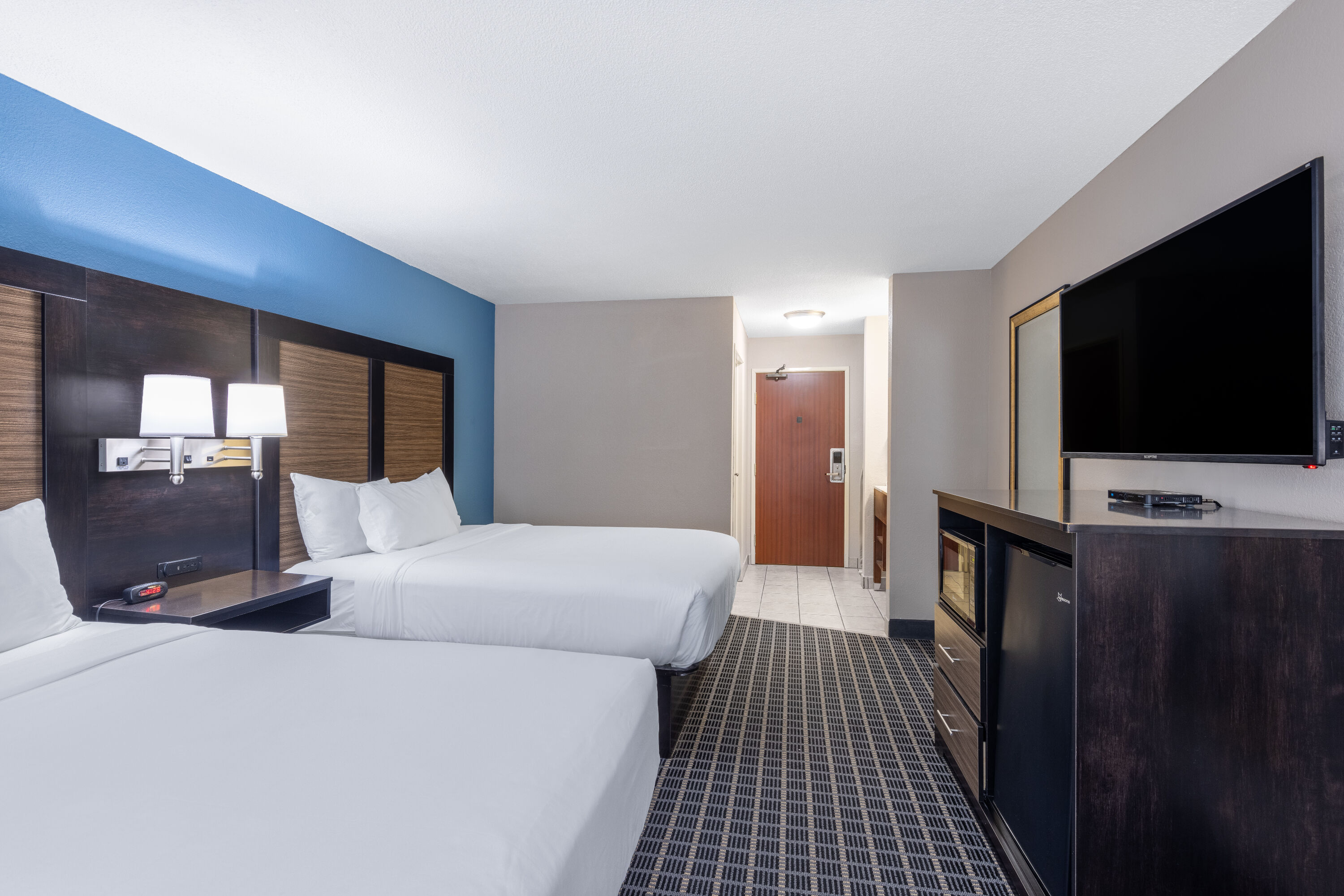 Guest room at the Baymont by Wyndham Kirksville University Area in Kirksville, Missouri