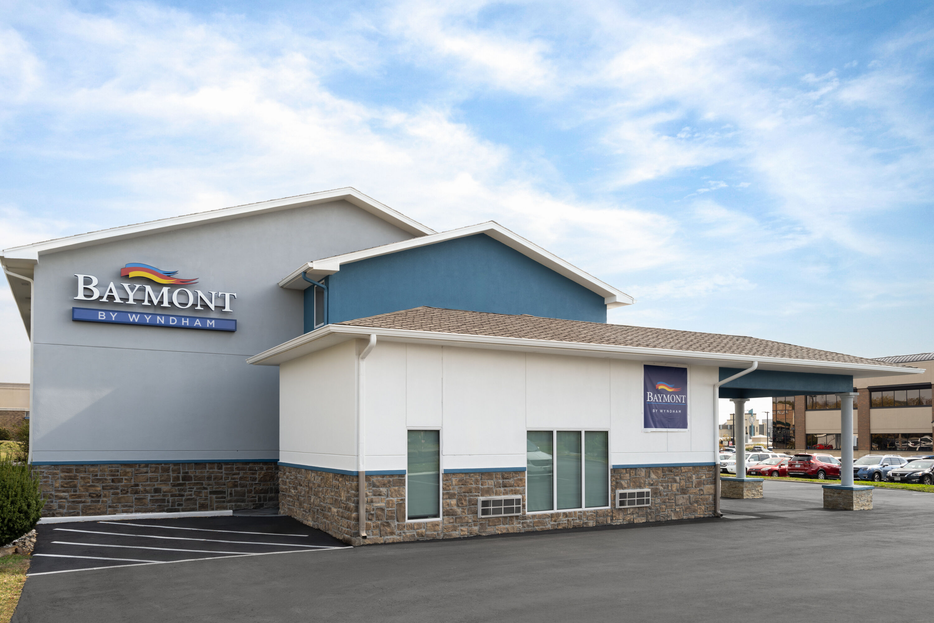 Exterior Day Image of Baymont by Wyndham Liberty MO hotel in Liberty, Missouri