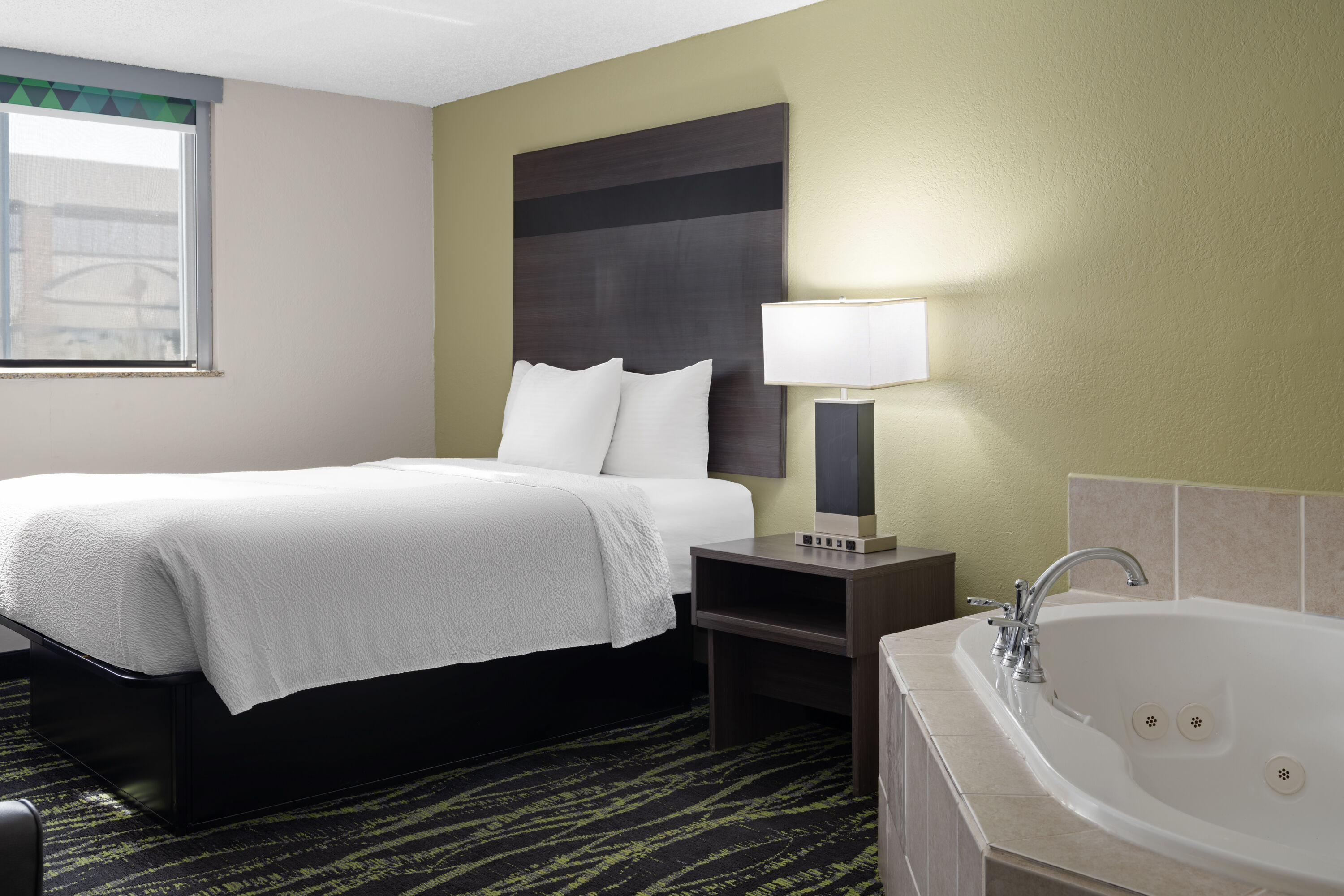 Baymont by Wyndham Liberty MO hot tub suite in Liberty, Missouri