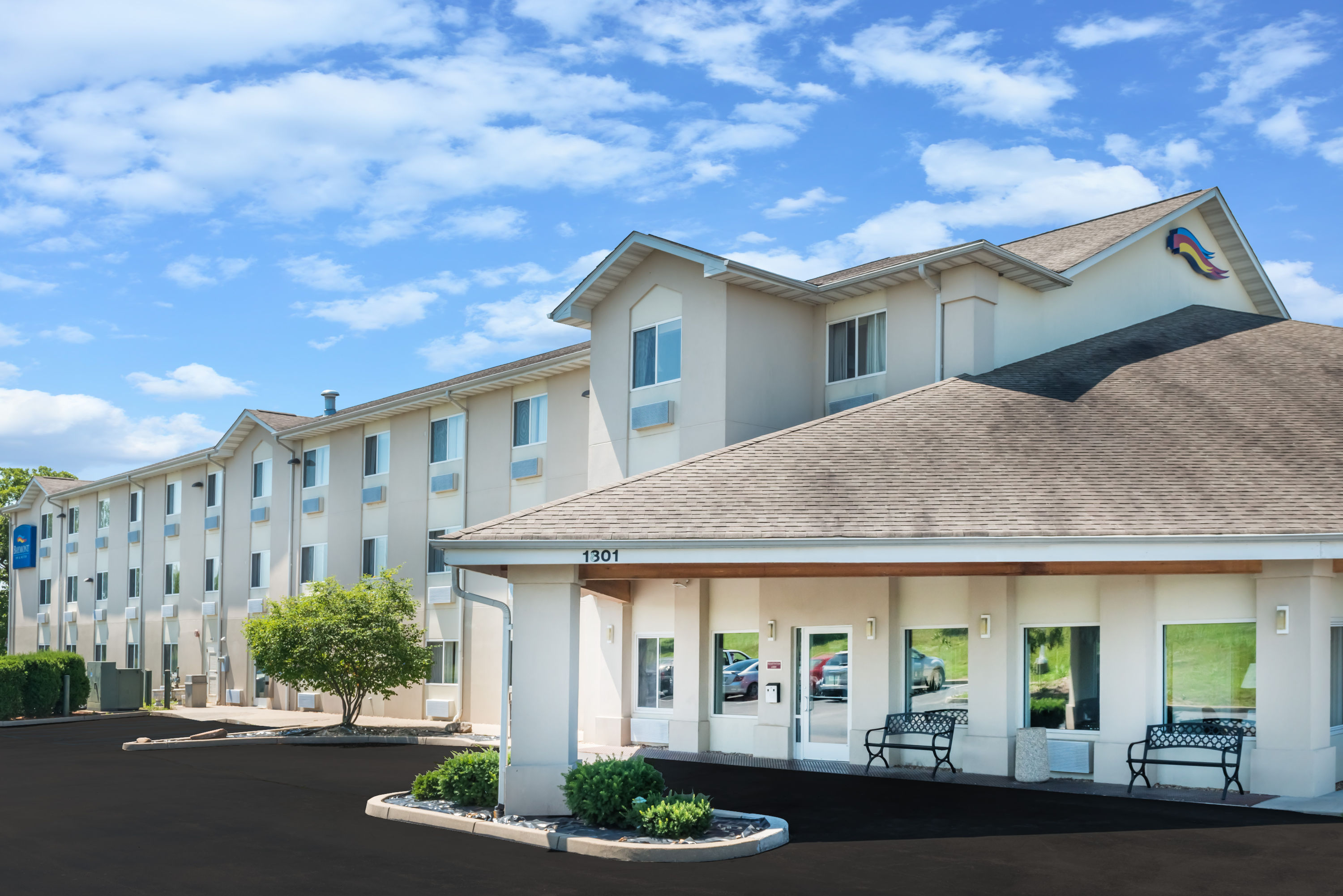 Exterior Day Image of Baymont by Wyndham Rolla hotel in Rolla, Missouri