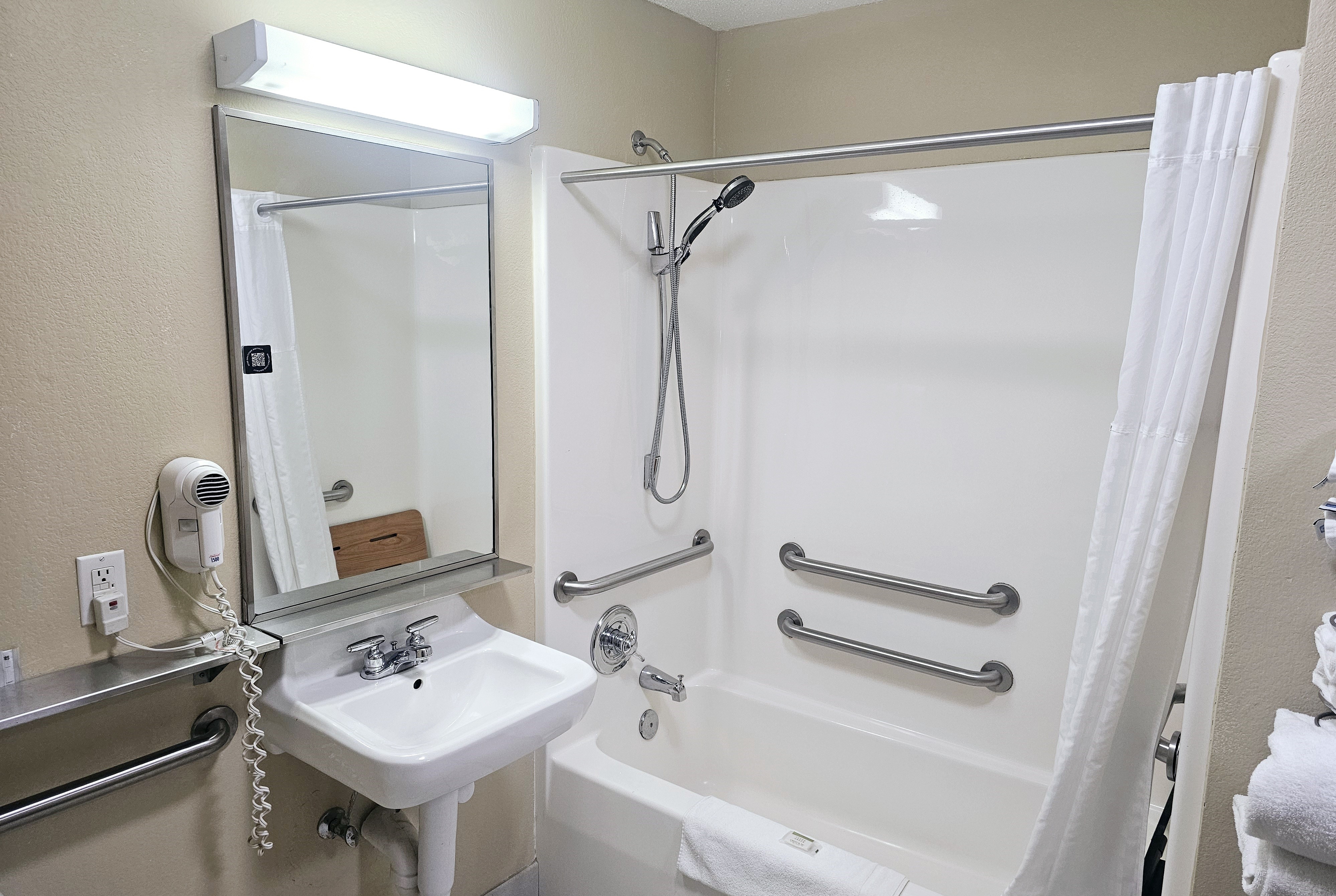 Guest room bath at the Baymont by Wyndham Rolla in Rolla, Missouri