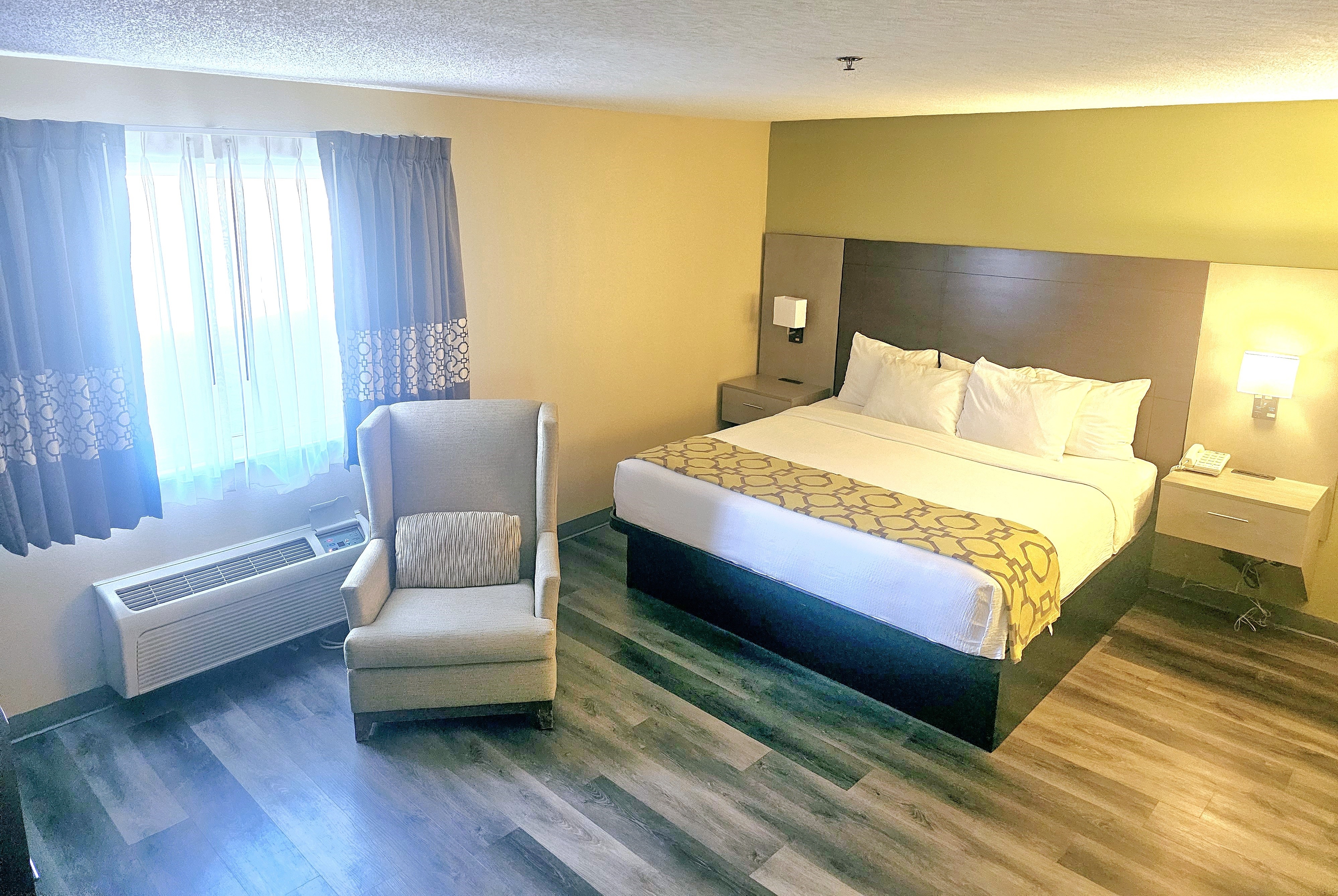 Guest room at the Baymont by Wyndham Rolla in Rolla, Missouri