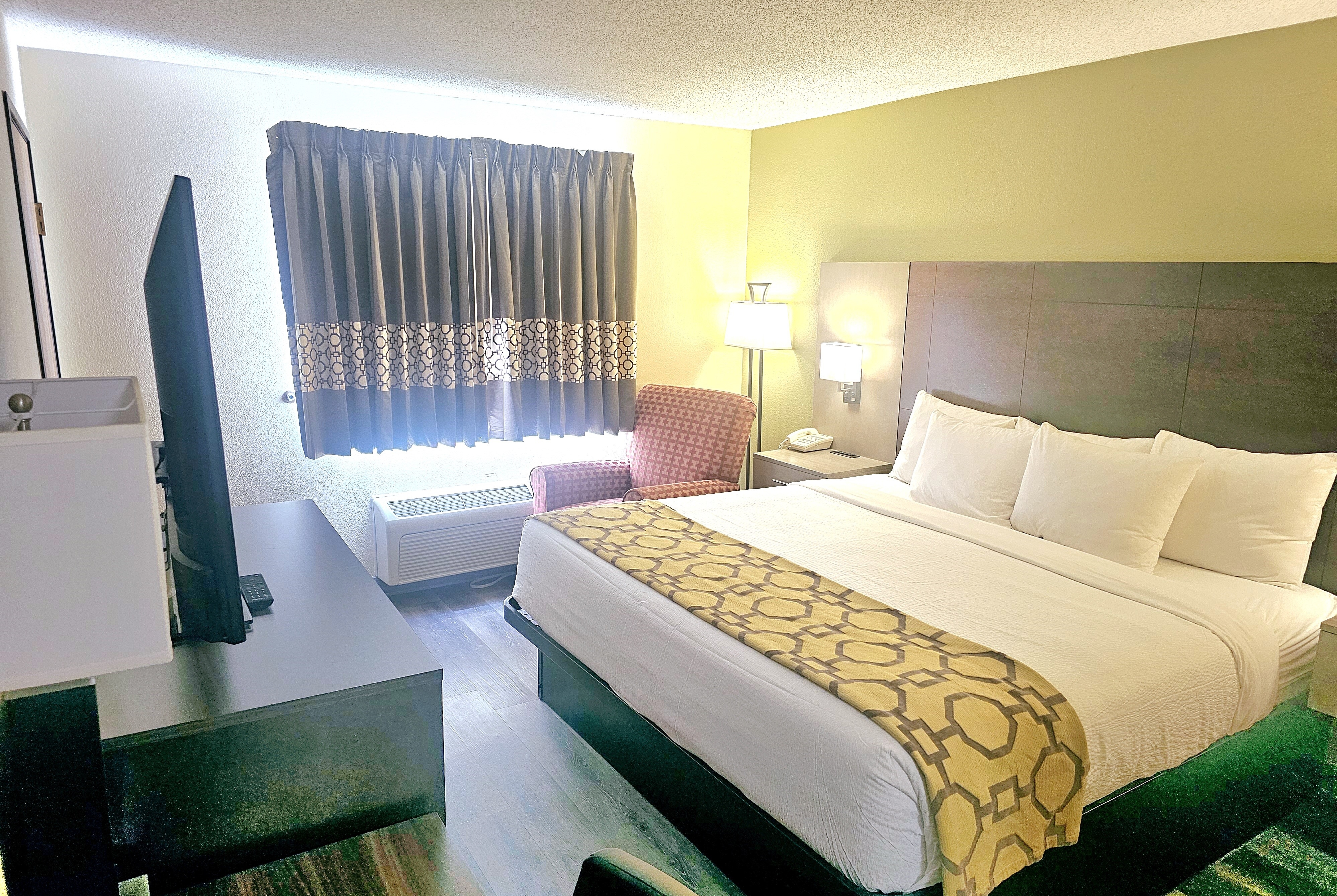 Guest room at the Baymont by Wyndham Rolla in Rolla, Missouri