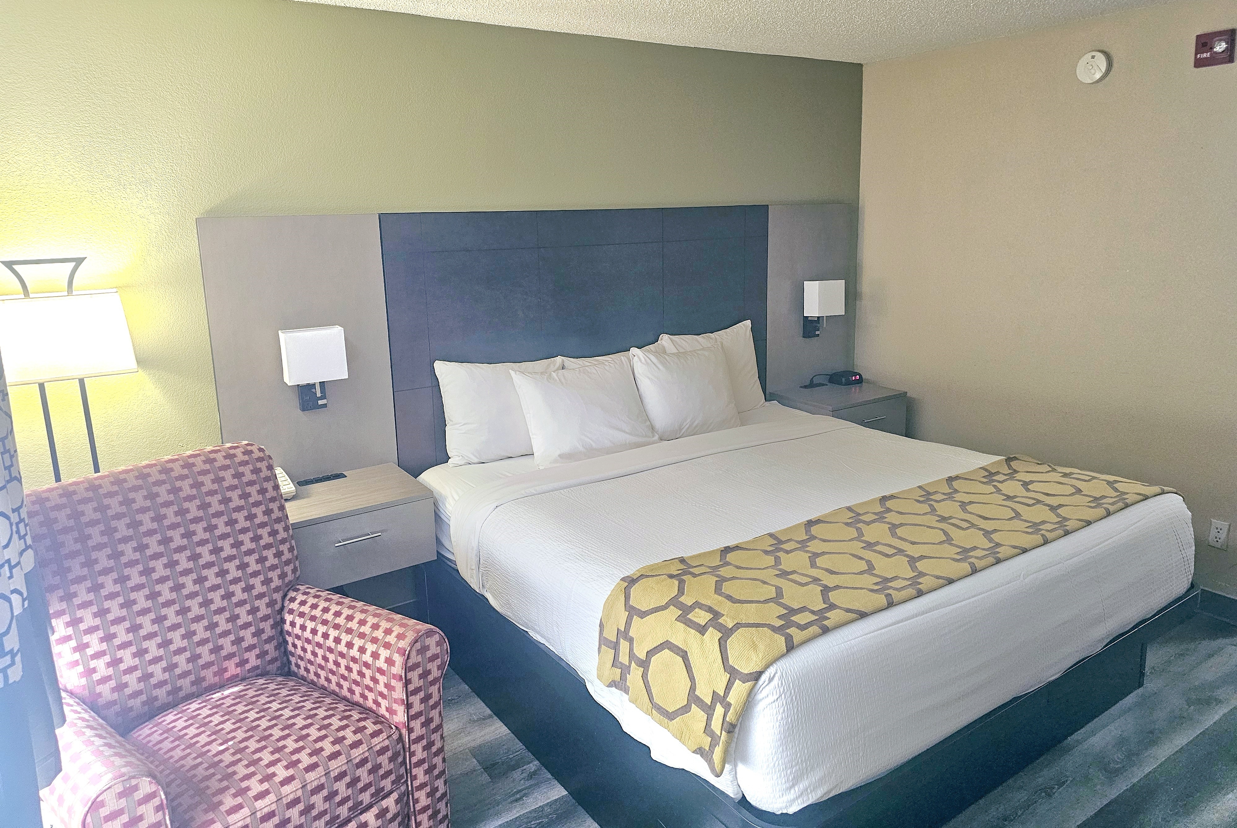Guest room at the Baymont by Wyndham Rolla in Rolla, Missouri