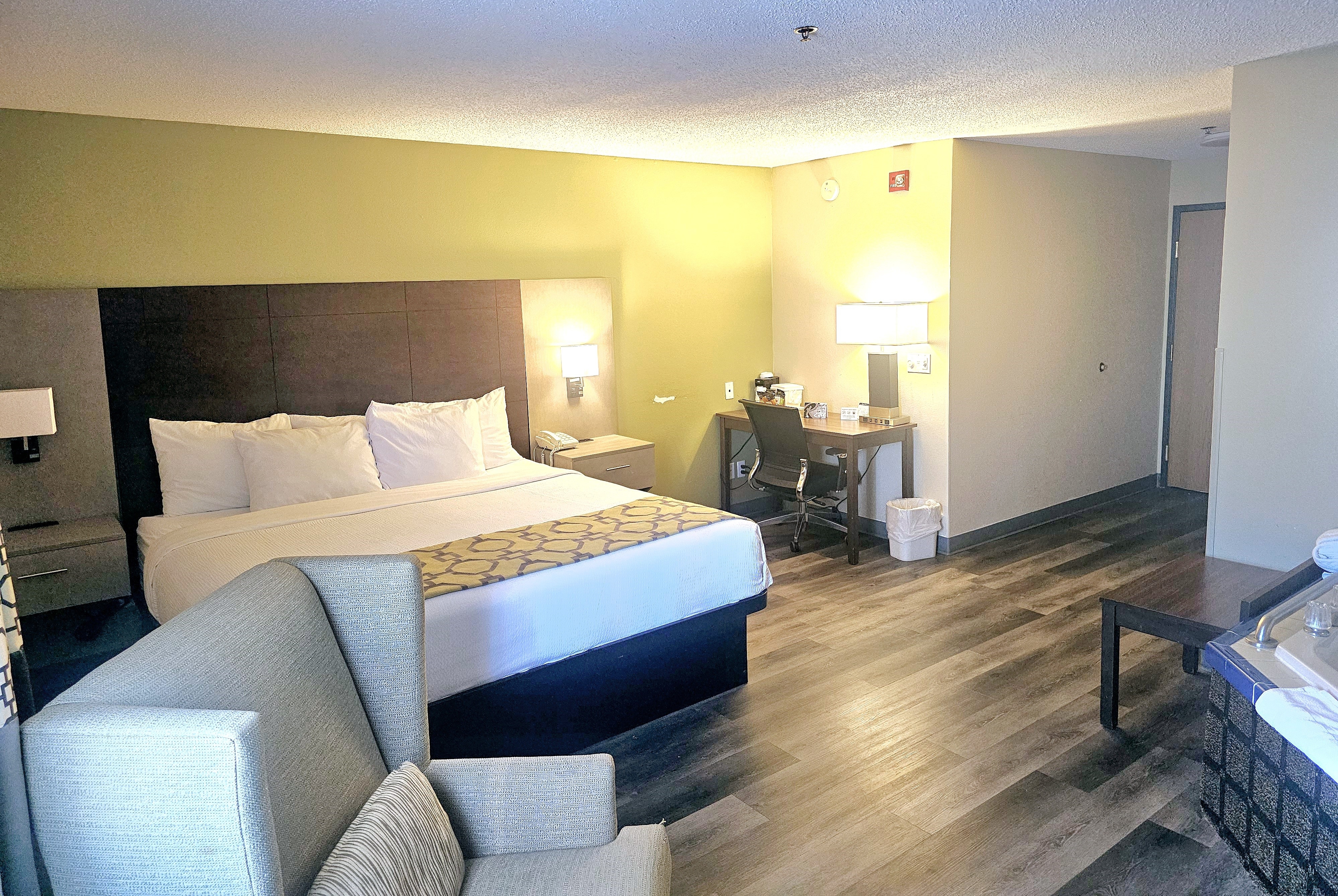 Guest room at the Baymont by Wyndham Rolla in Rolla, Missouri
