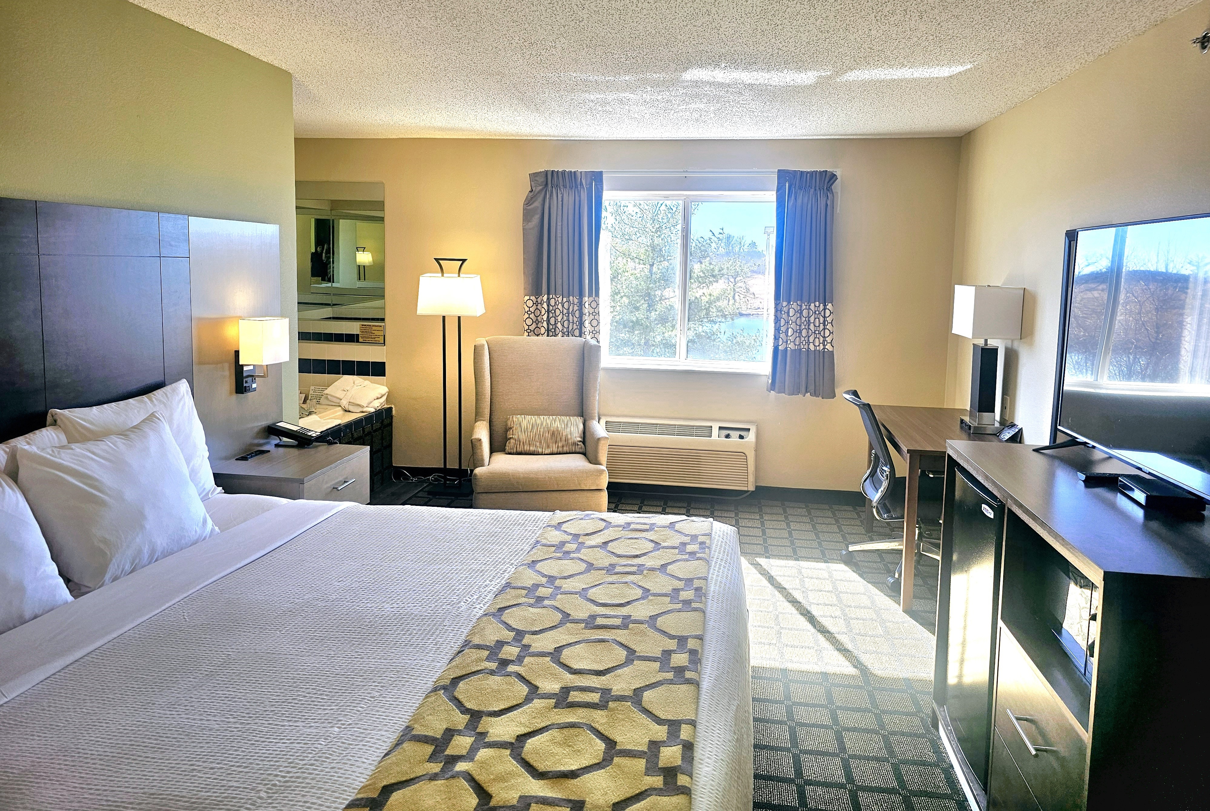 Guest room at the Baymont by Wyndham Rolla in Rolla, Missouri