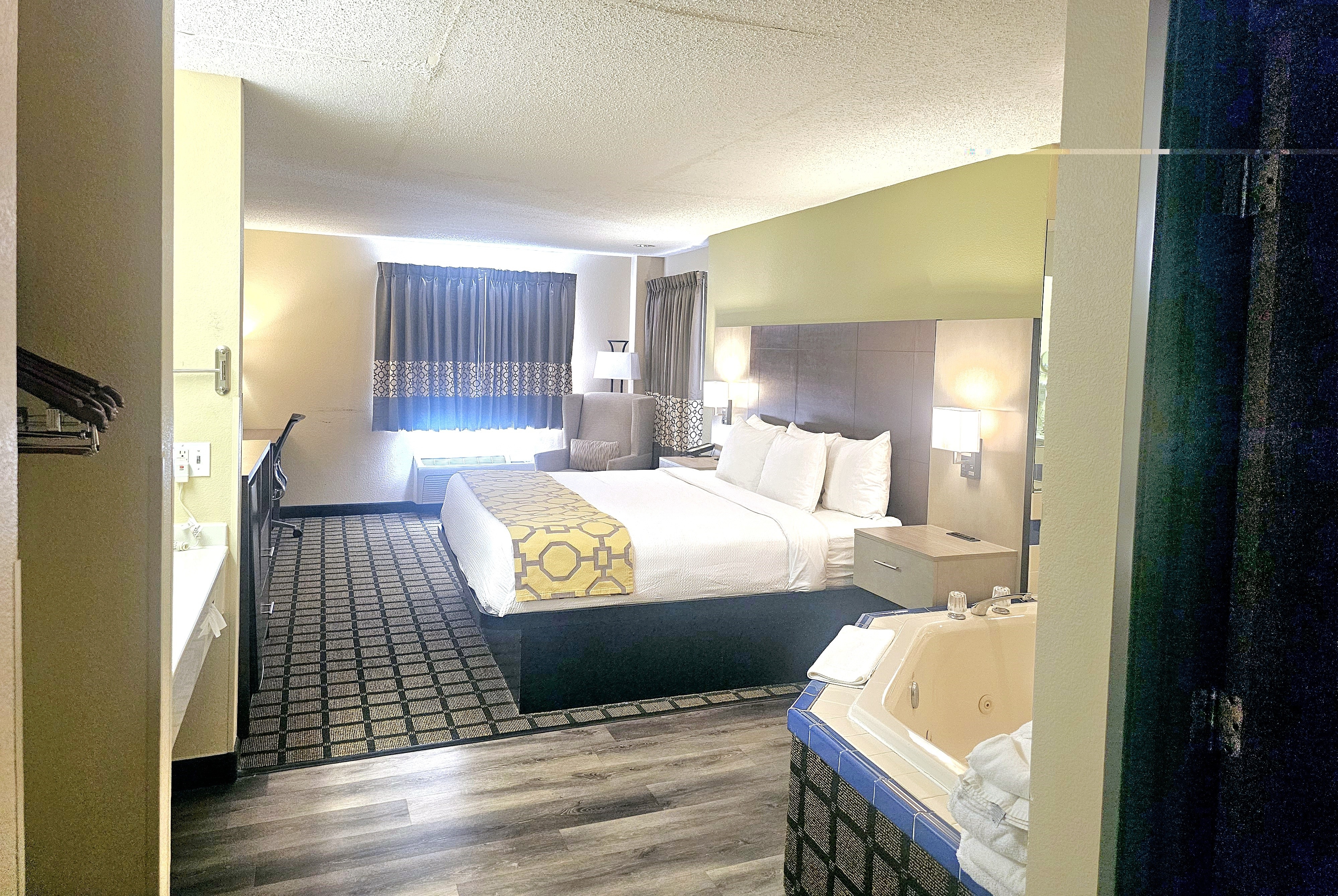 Guest room at the Baymont by Wyndham Rolla in Rolla, Missouri
