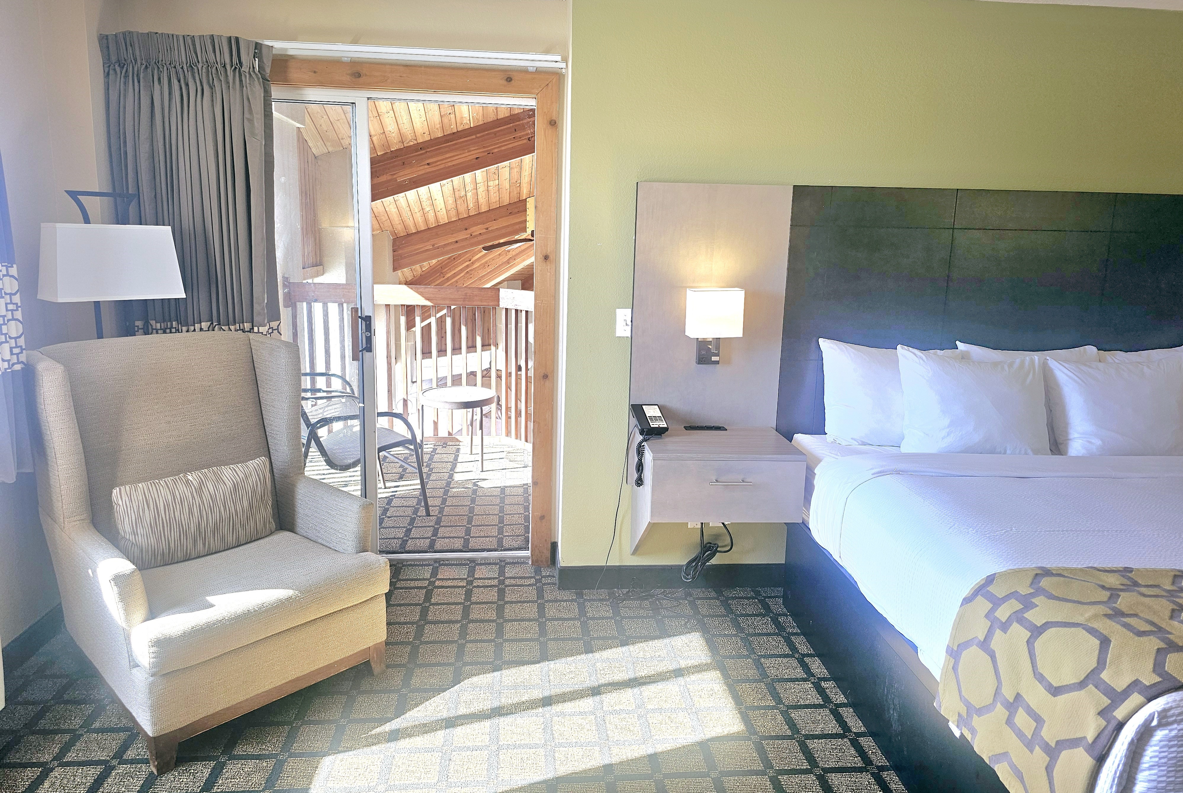 Guest room at the Baymont by Wyndham Rolla in Rolla, Missouri