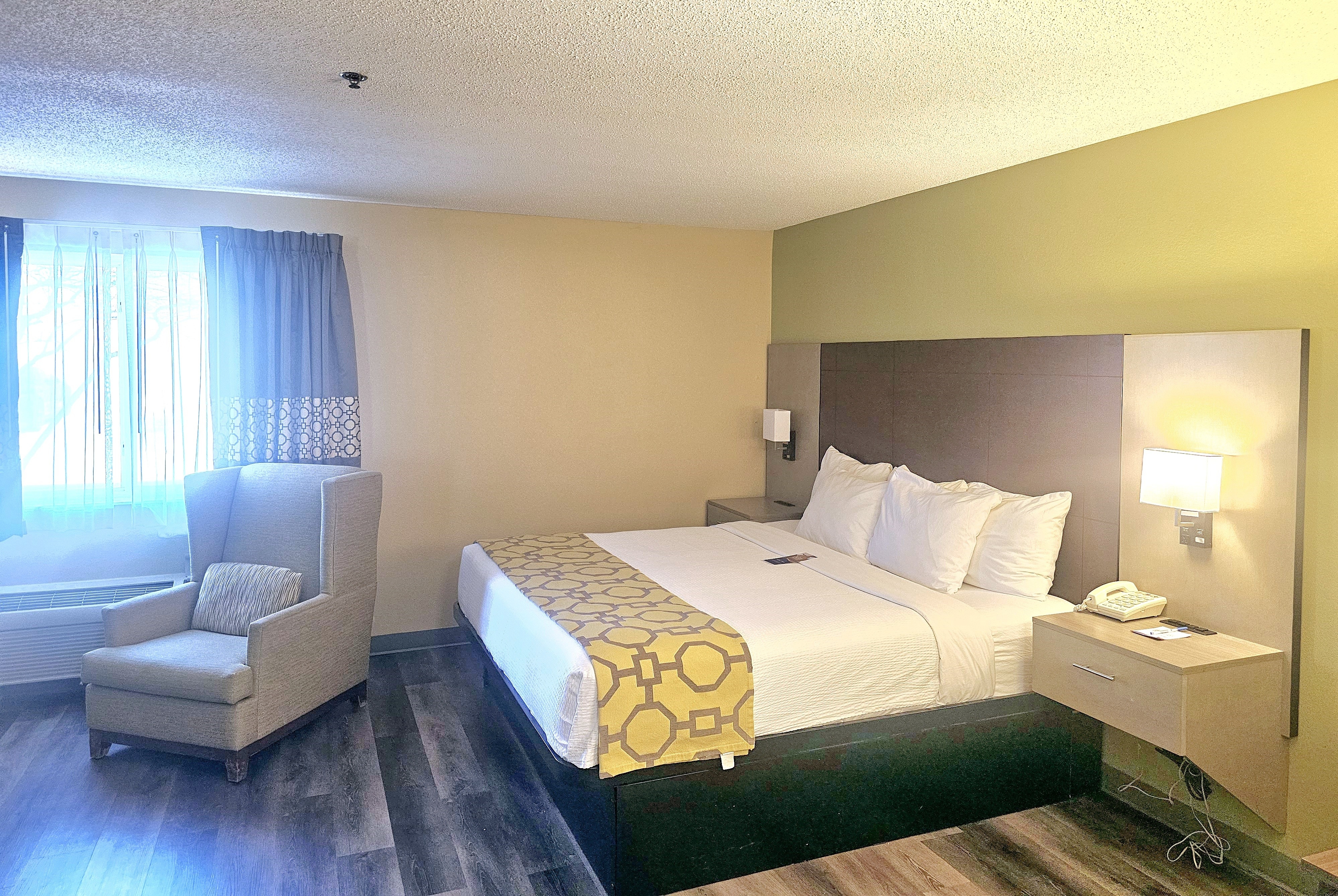 Guest room at the Baymont by Wyndham Rolla in Rolla, Missouri