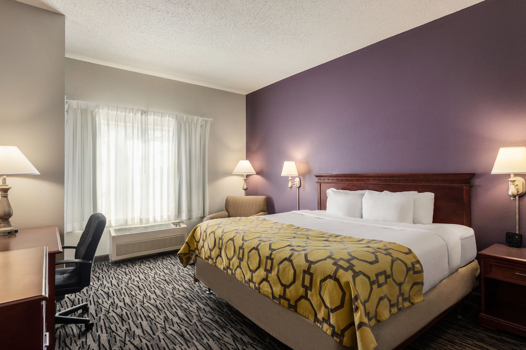 Guest room at the Baymont by Wyndham Springfield I-44 in Springfield, Missouri