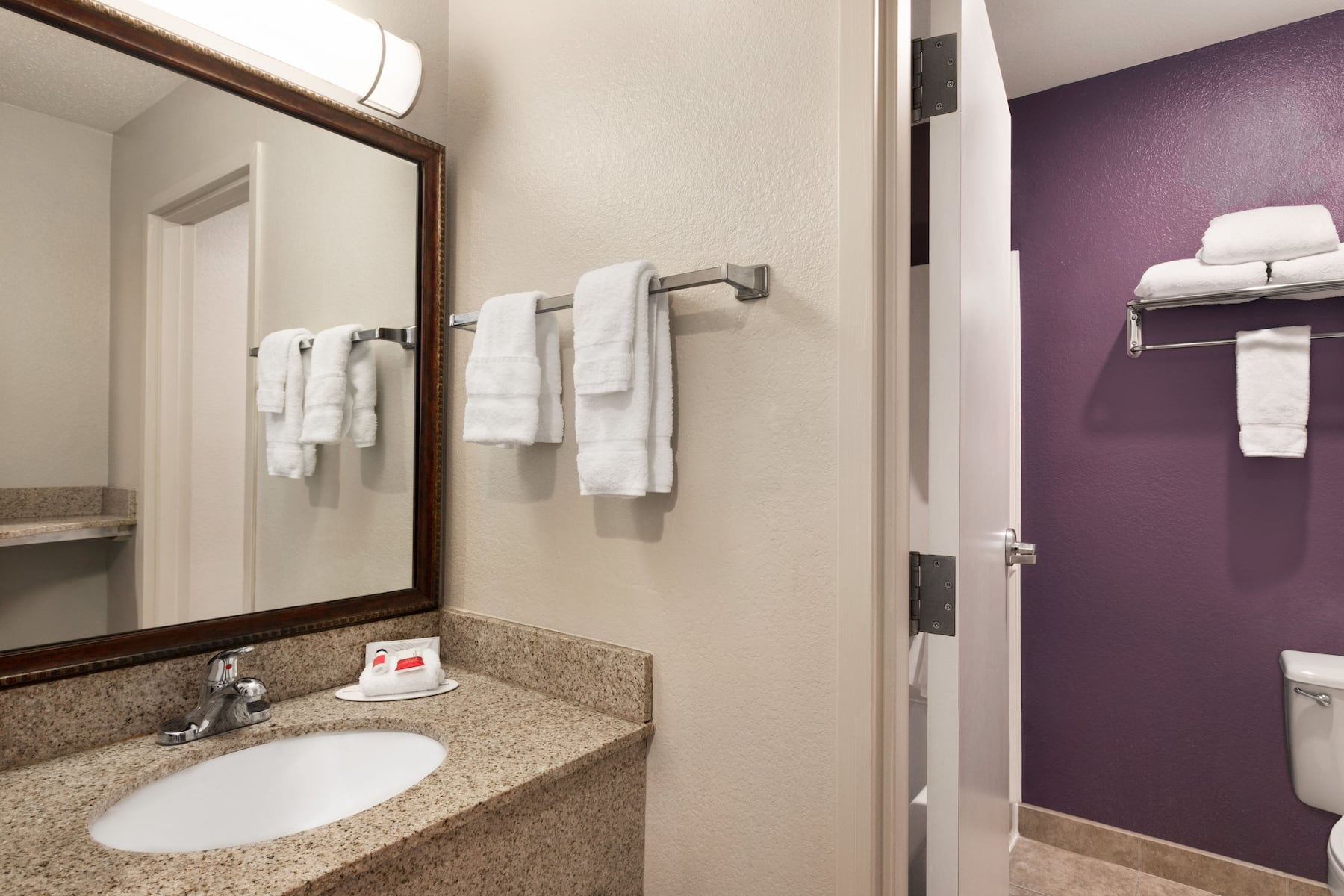Guest room at the Baymont by Wyndham Springfield I-44 in Springfield, Missouri