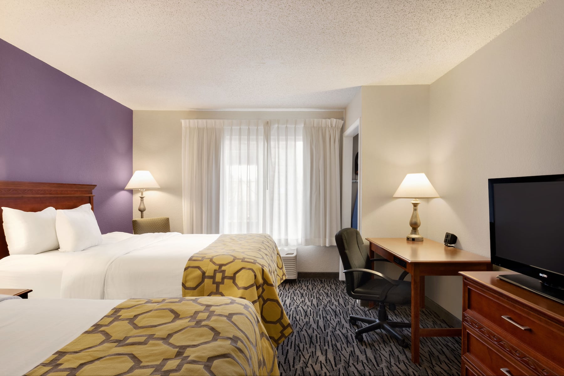 Guest room at the Baymont by Wyndham Springfield I-44 in Springfield, Missouri