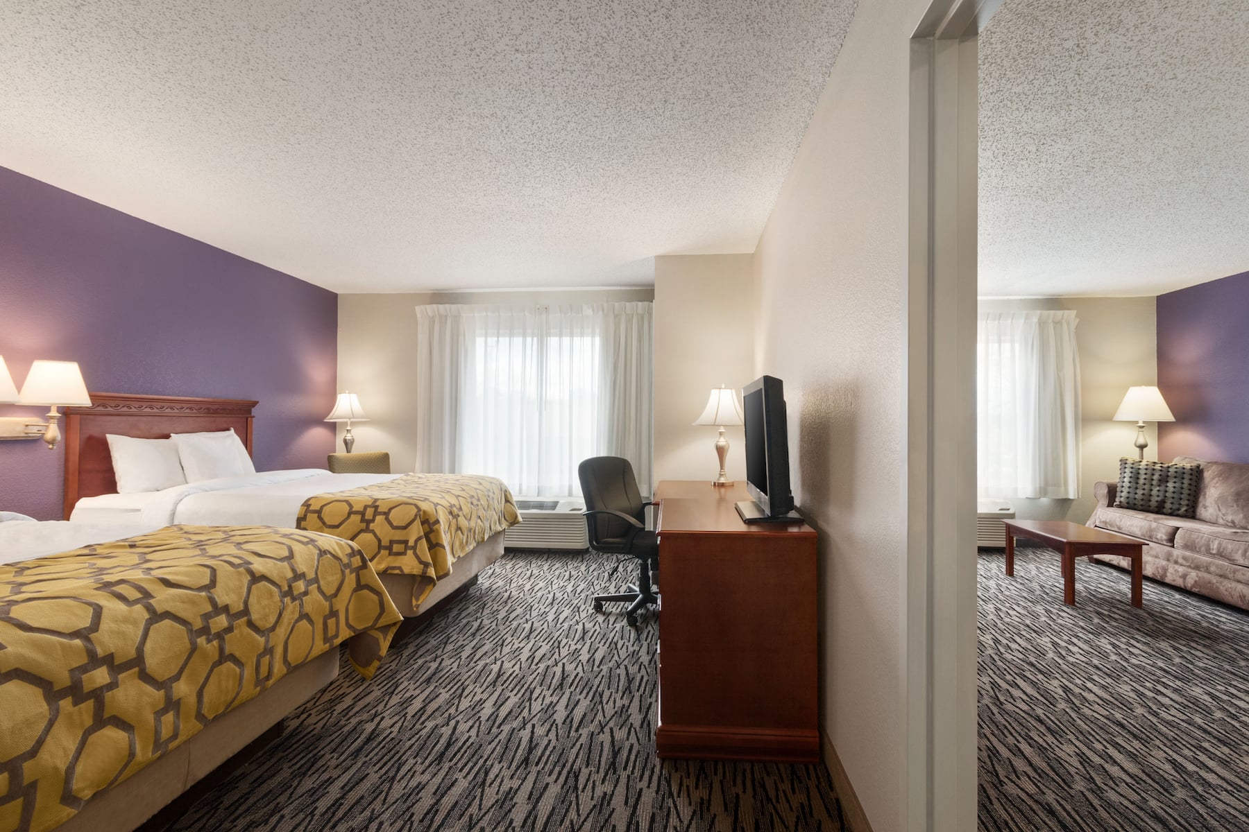 Baymont by Wyndham Springfield I-44 suite in Springfield, Missouri