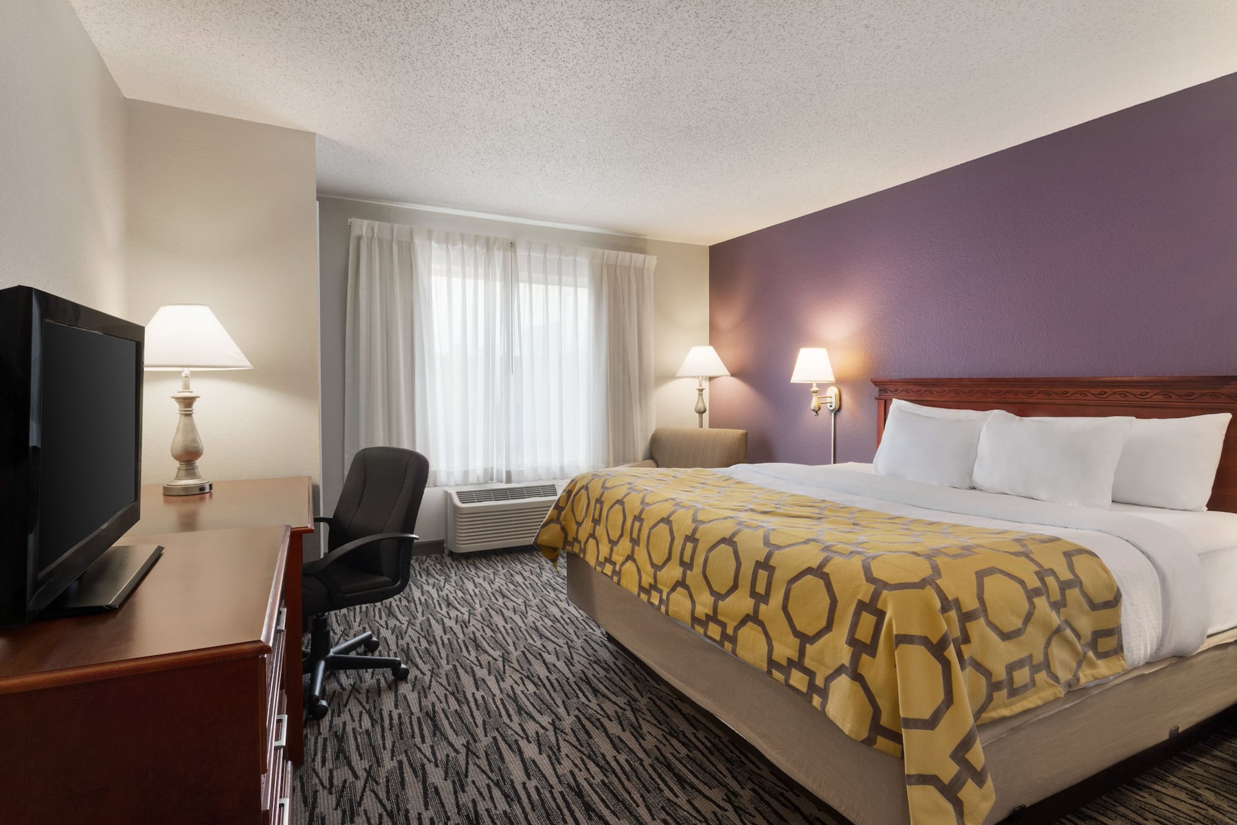 Baymont by Wyndham Springfield I-44 suite in Springfield, Missouri