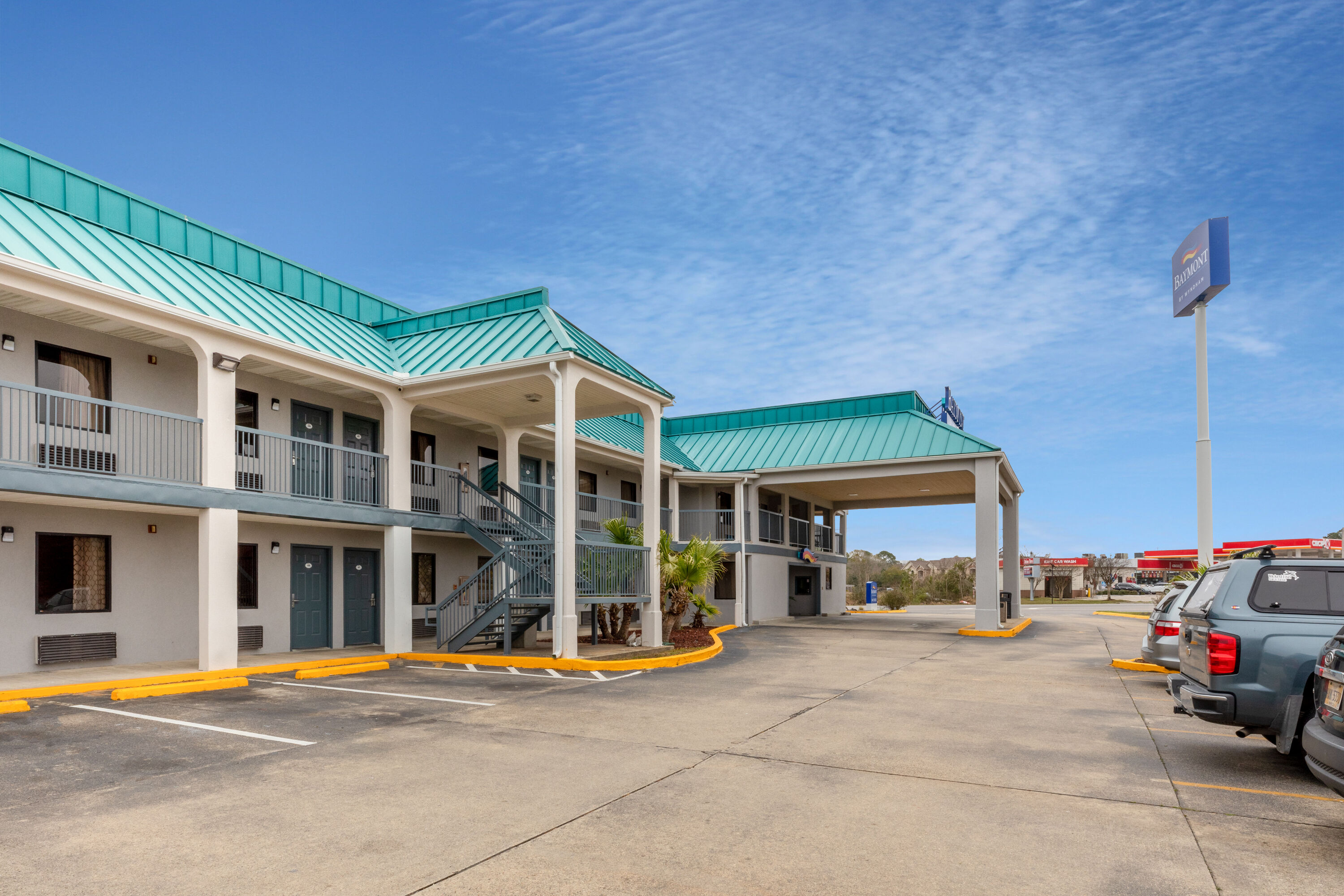 Exterior Day Image of Baymont by Wyndham Biloxi/Ocean Springs hotel in Biloxi, Mississippi