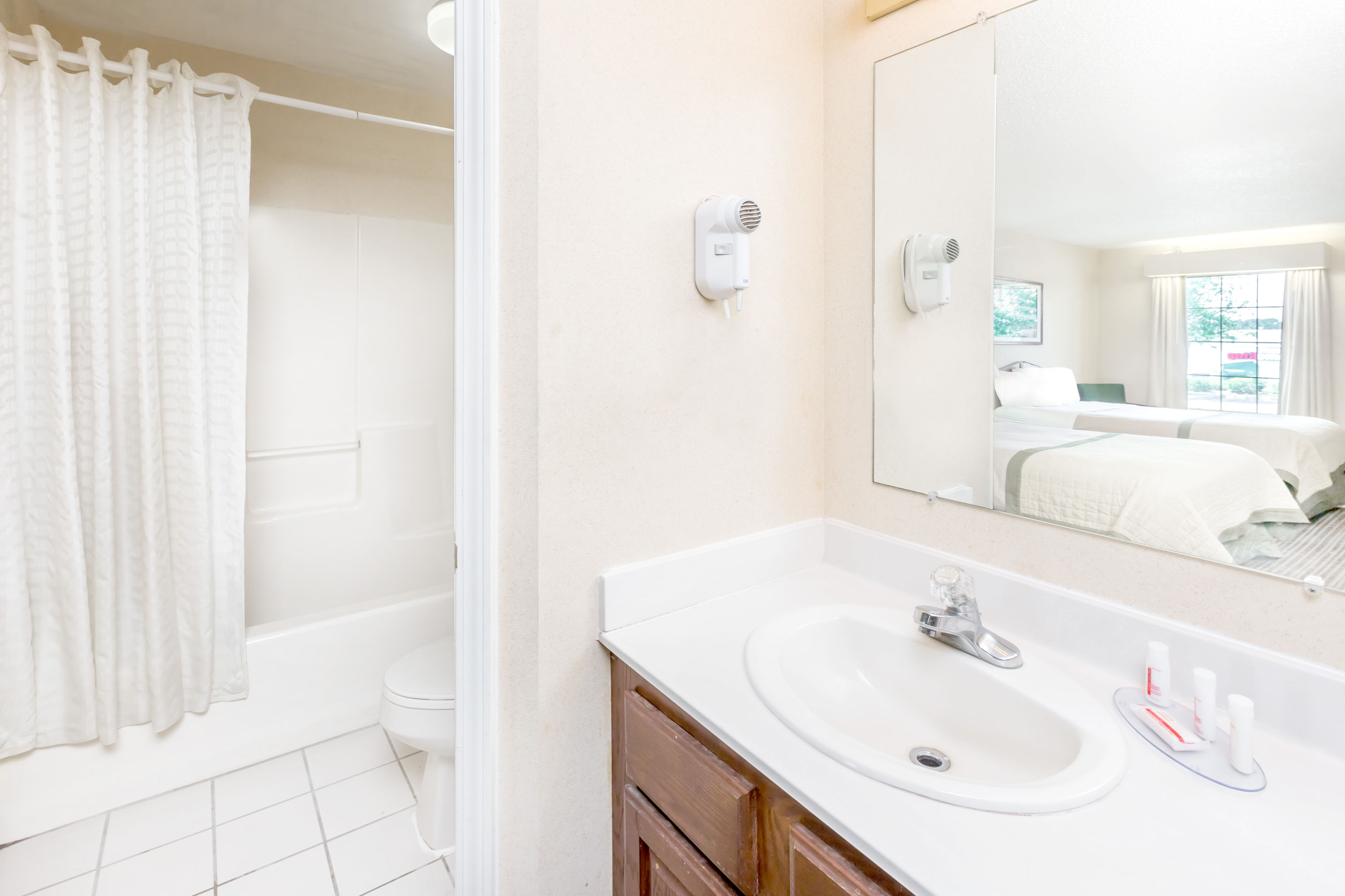 Guest room bath at the Baymont by Wyndham Grenada in Grenada, Mississippi