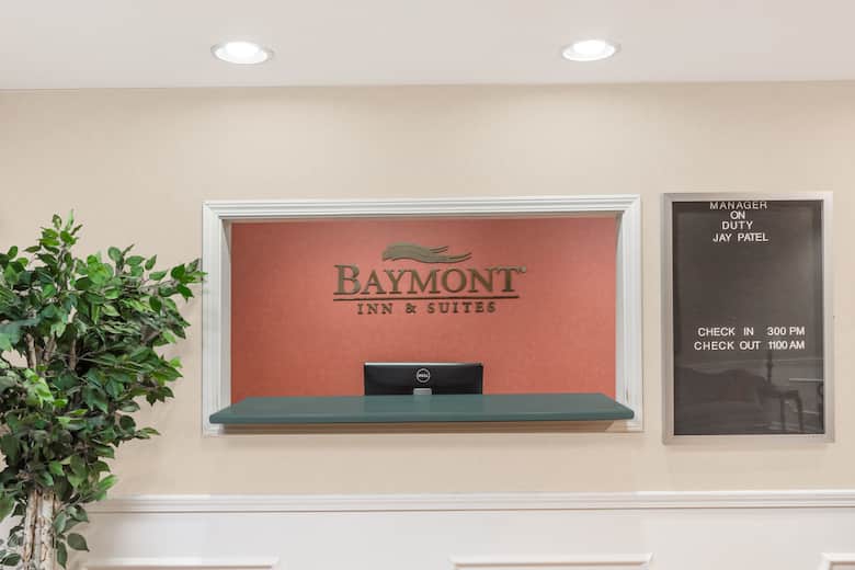Baymont Inn & Suites Grenada hotel lobby in Grenada, Mississippi