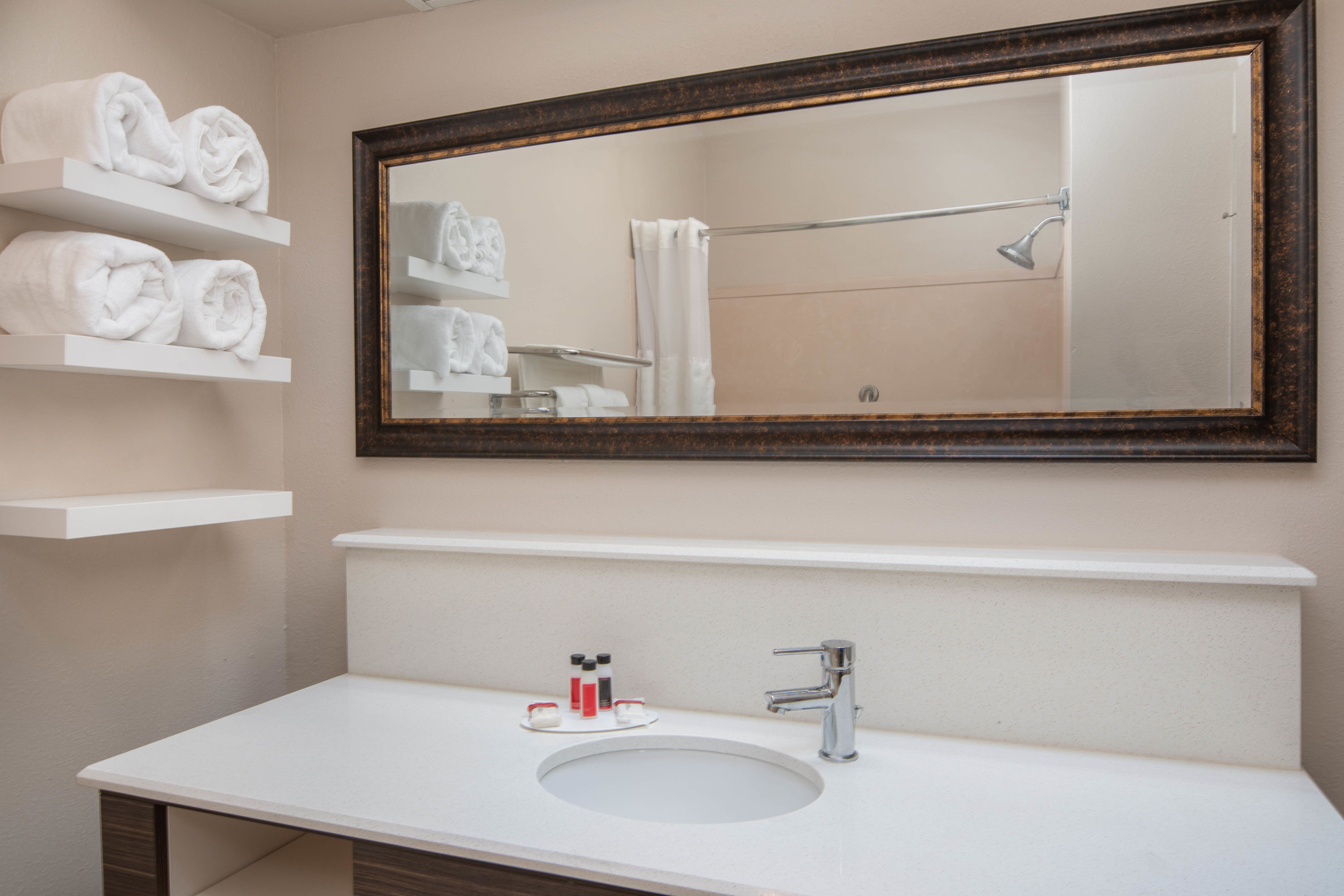Guest room bath at the Baymont by Wyndham Laurel in Laurel, Mississippi
