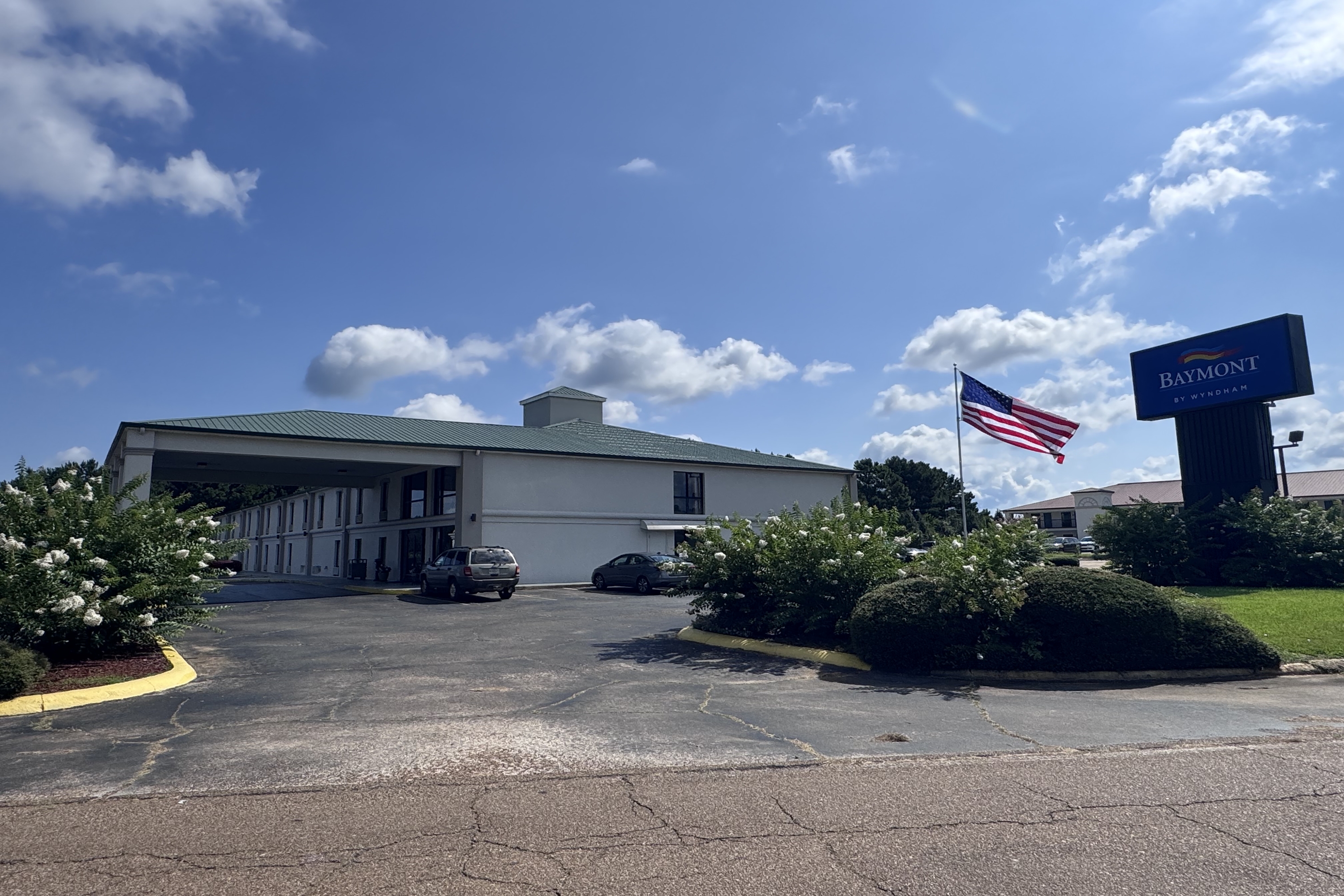 Exterior of Baymont by Wyndham Philadelphia/Choctaw MS hotel in Philadelphia, Mississippi