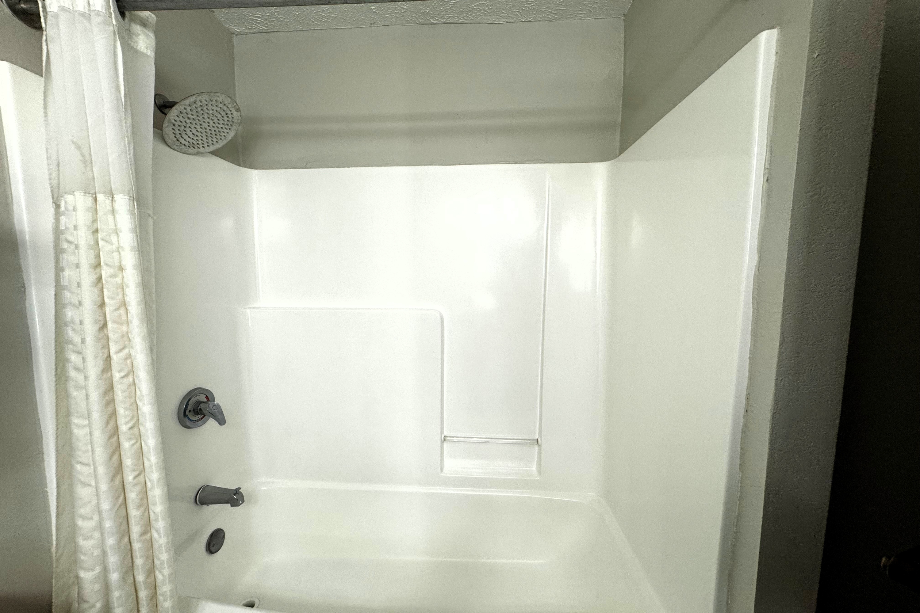 Guest room bath at the Baymont by Wyndham Philadelphia/Choctaw MS in Philadelphia, Mississippi