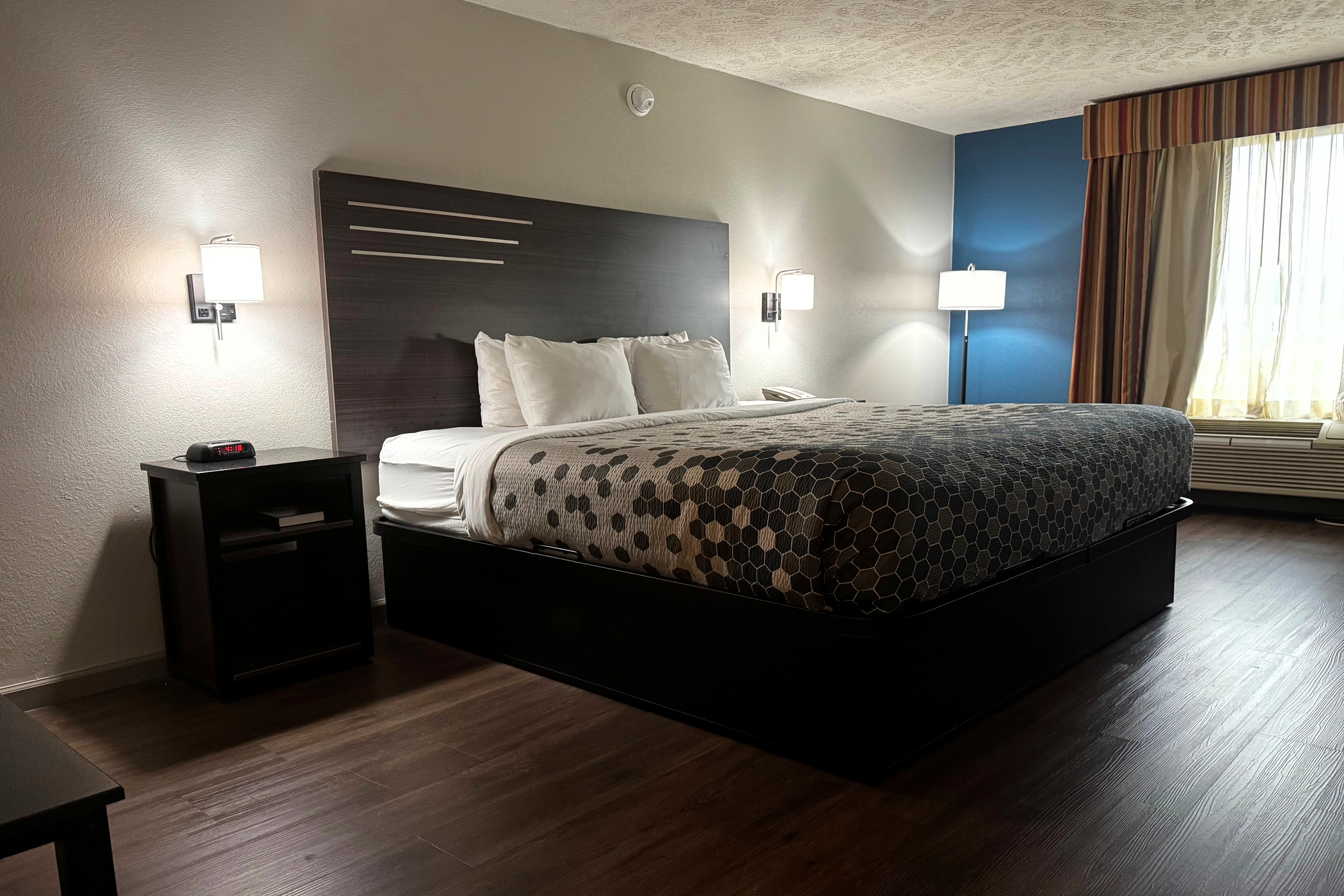 Guest room at the Baymont by Wyndham Philadelphia/Choctaw MS in Philadelphia, Mississippi