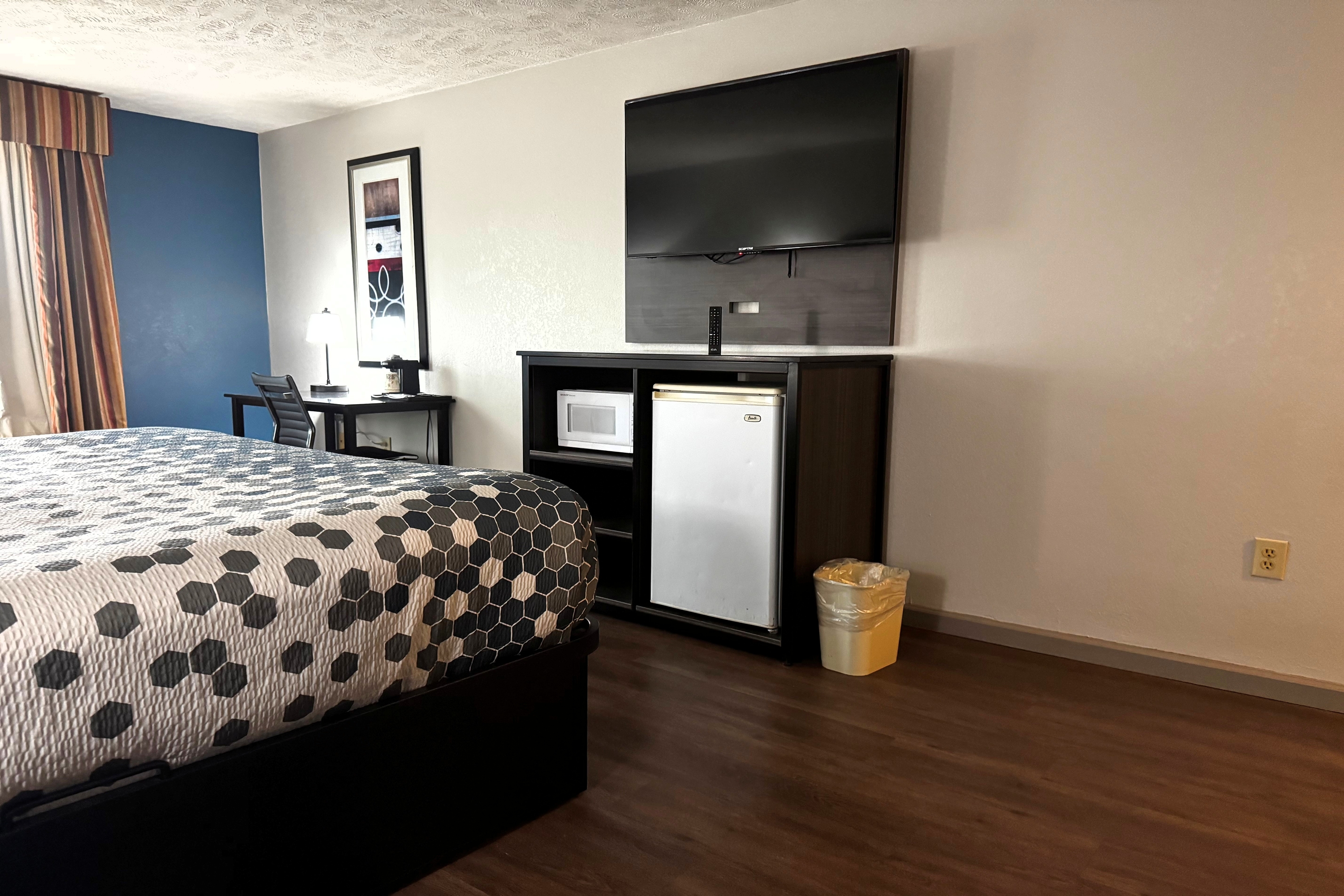Guest room at the Baymont by Wyndham Philadelphia/Choctaw MS in Philadelphia, Mississippi