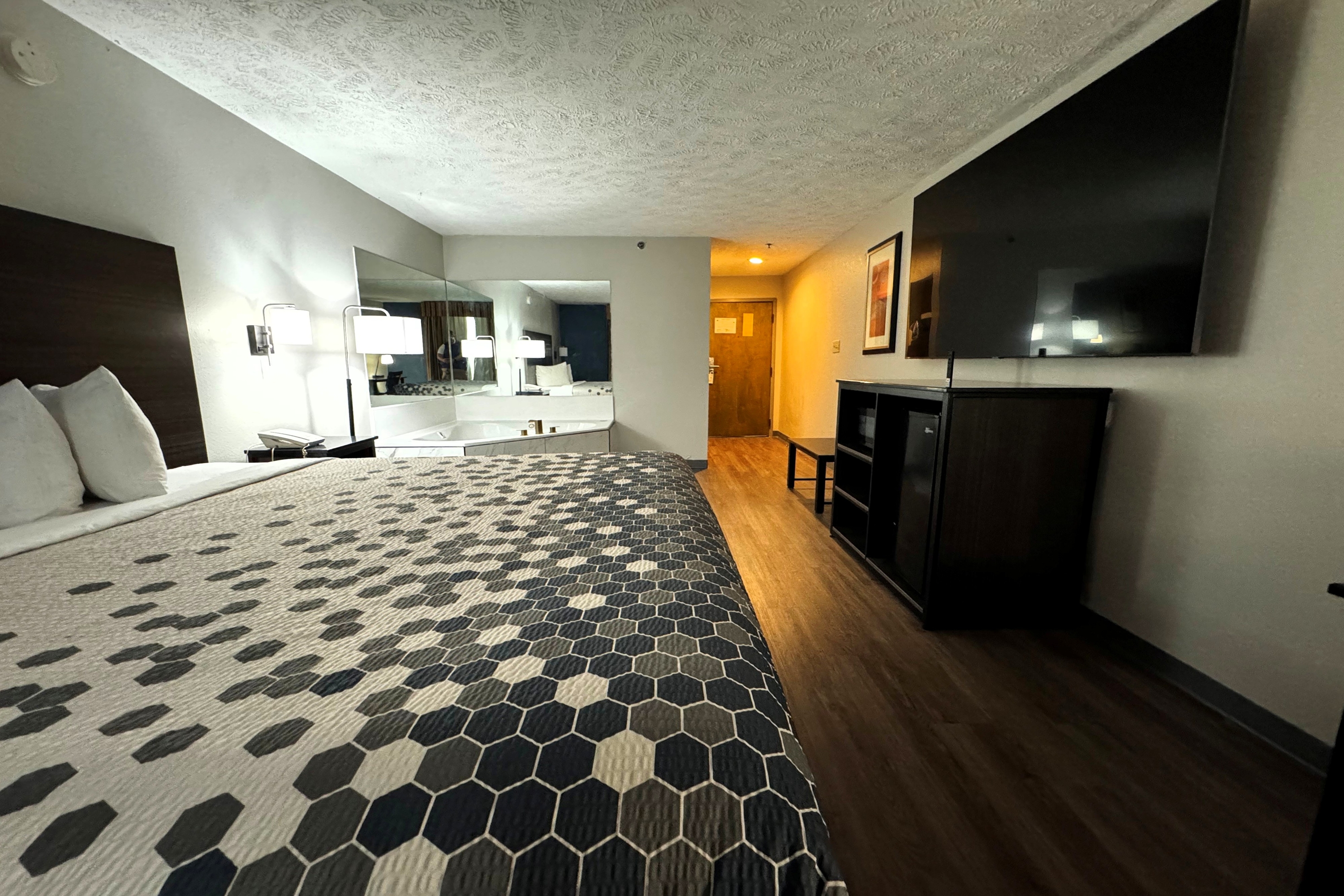 Guest room at the Baymont by Wyndham Philadelphia/Choctaw MS in Philadelphia, Mississippi