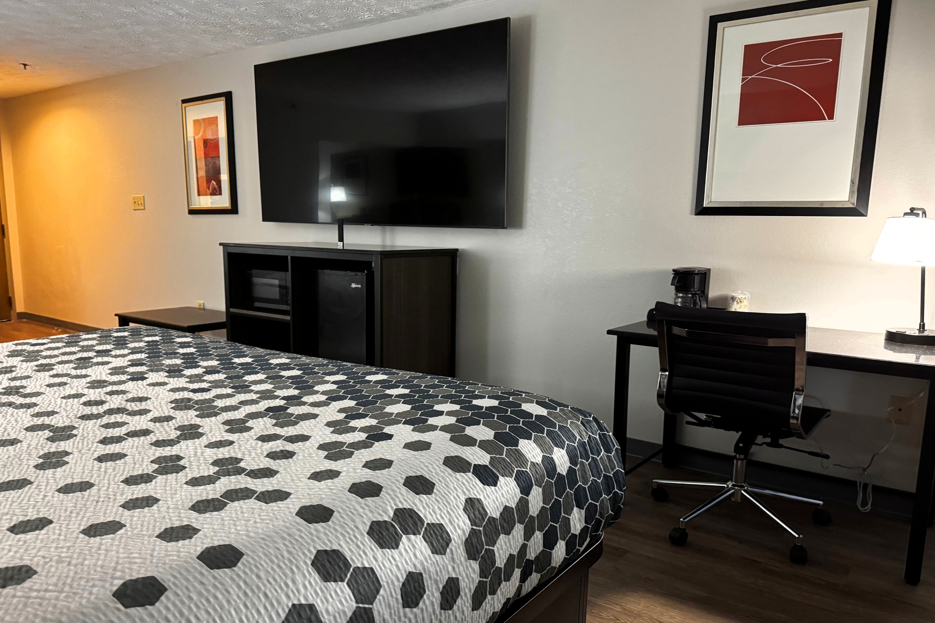 Guest room at the Baymont by Wyndham Philadelphia/Choctaw MS in Philadelphia, Mississippi