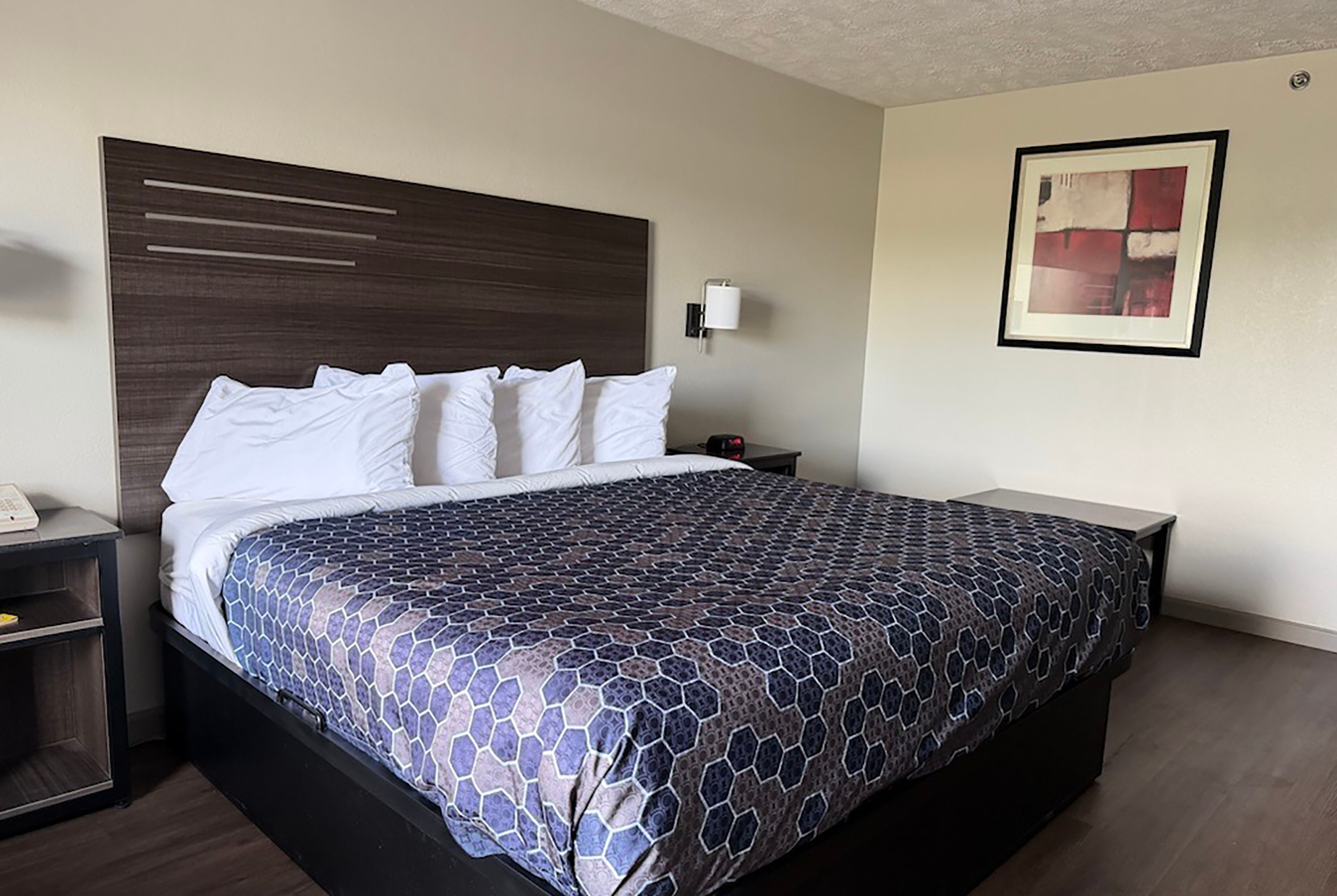 Guest room at the Baymont by Wyndham Philadelphia MS in Philadelphia, Mississippi