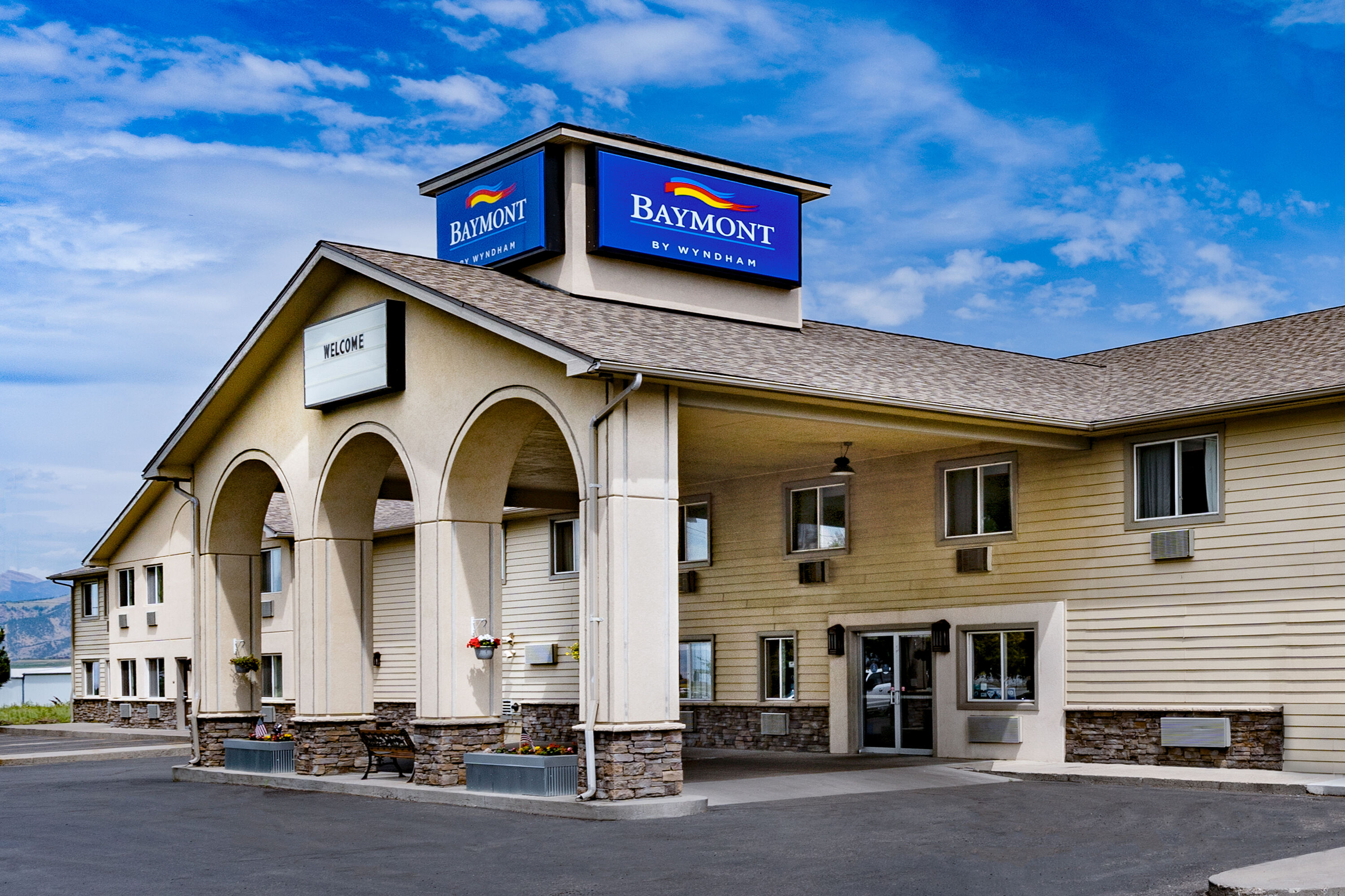 Exterior Day Image of Baymont by Wyndham Bozeman hotel in Bozeman, Montana