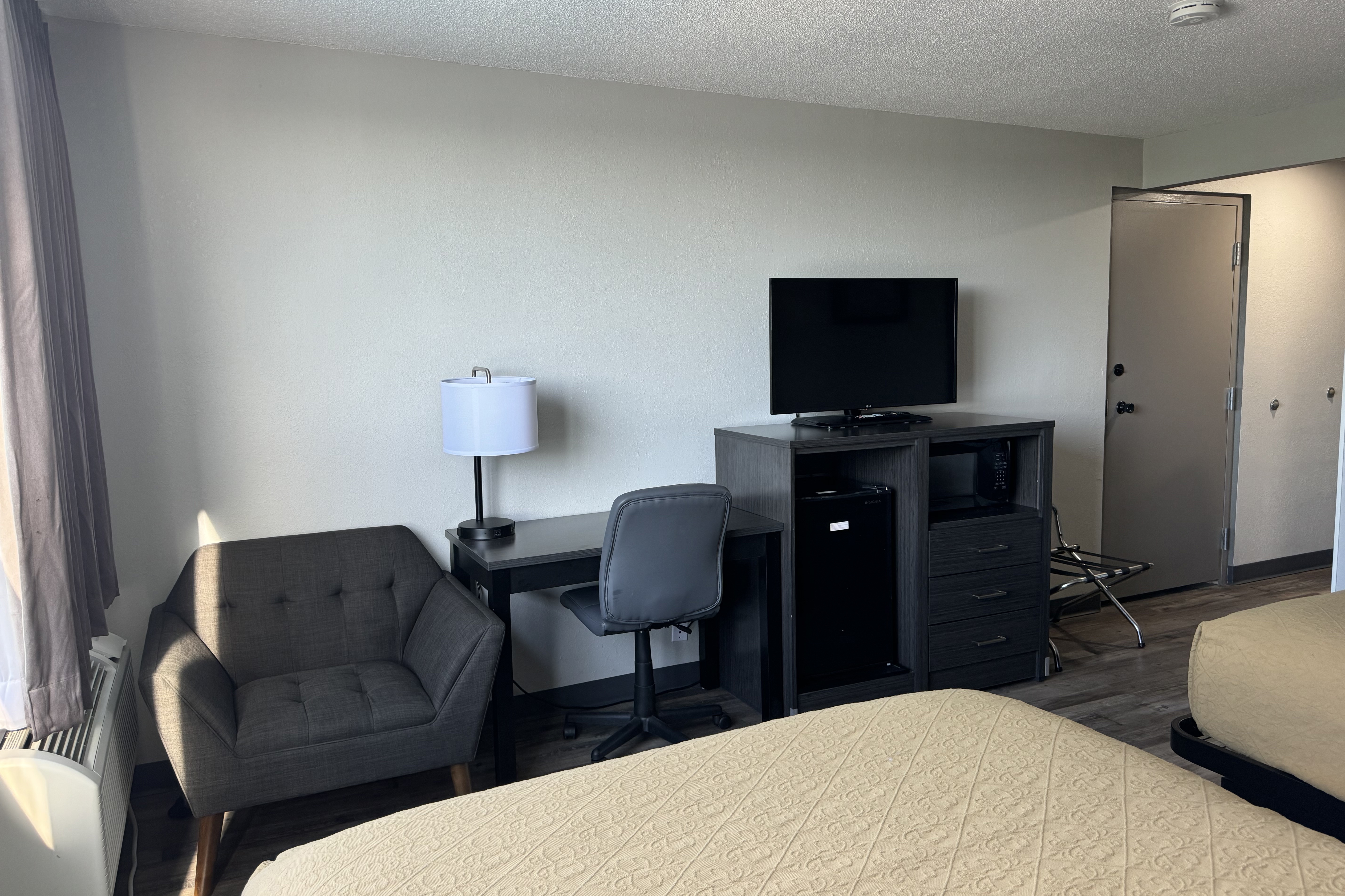 Guest room at the Baymont by Wyndham Great Falls City Center in Great Falls, Montana