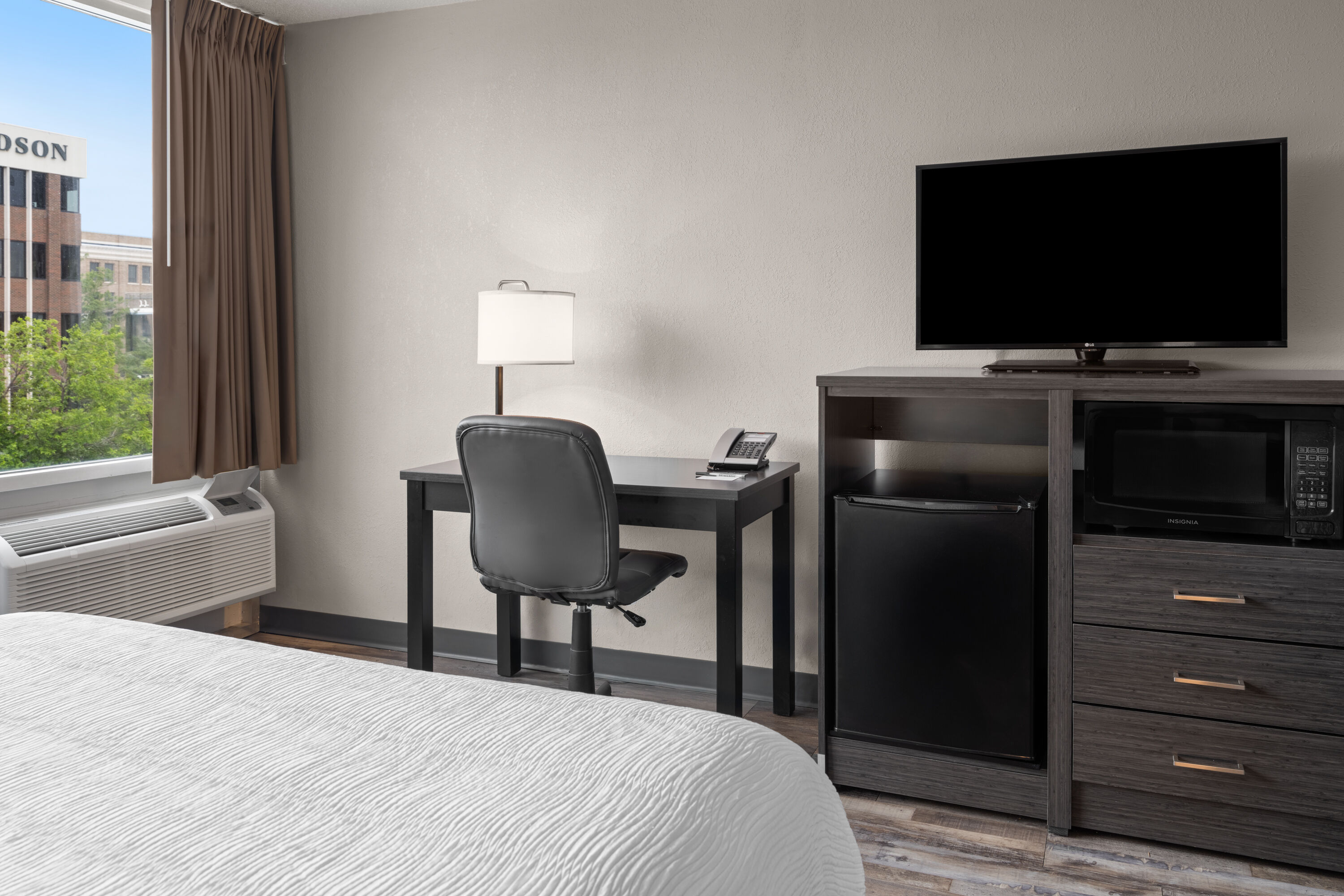 Guest room at the Baymont by Wyndham Great Falls City Center in Great Falls, Montana