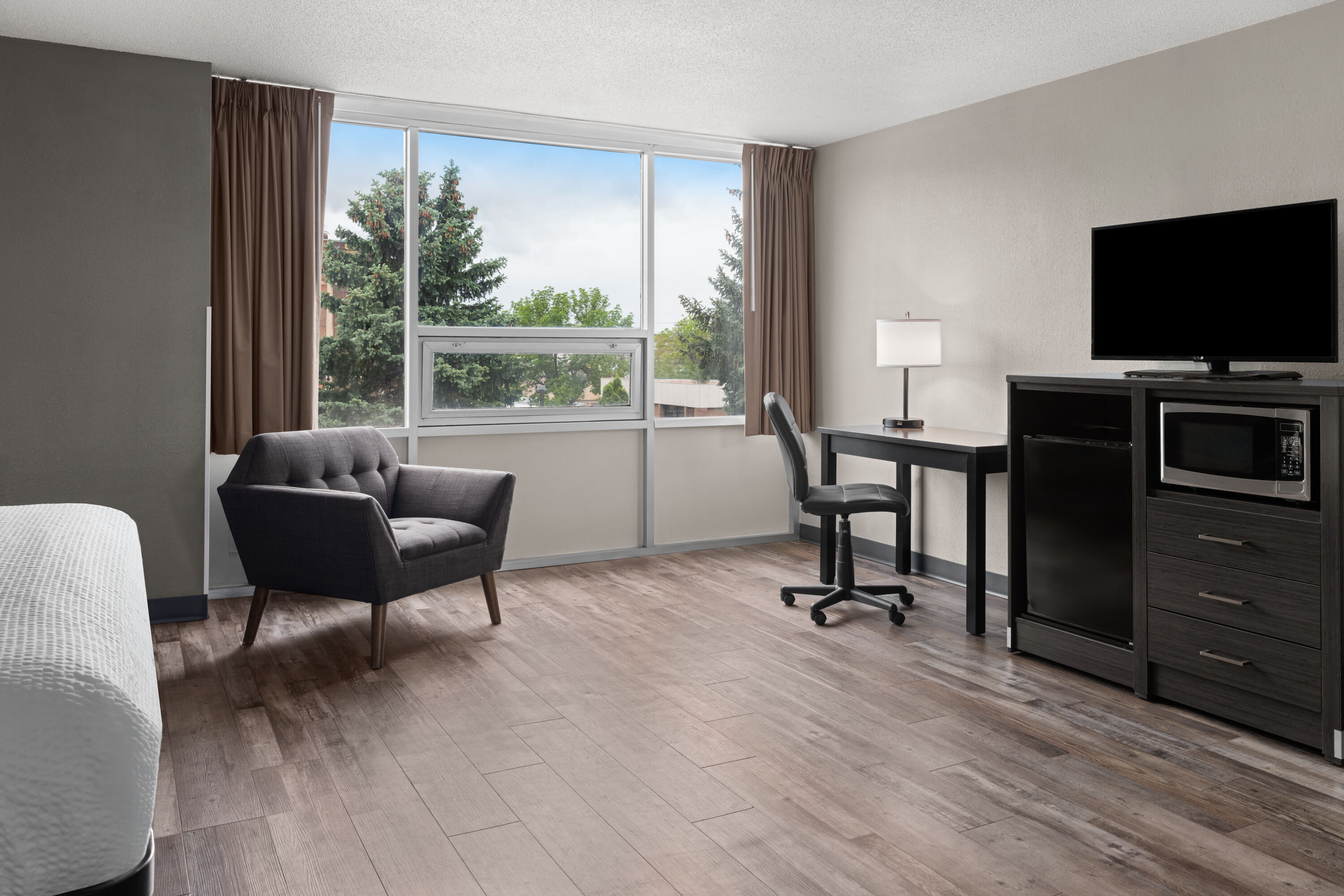 Baymont by Wyndham Great Falls City Center suite in Great Falls, Montana