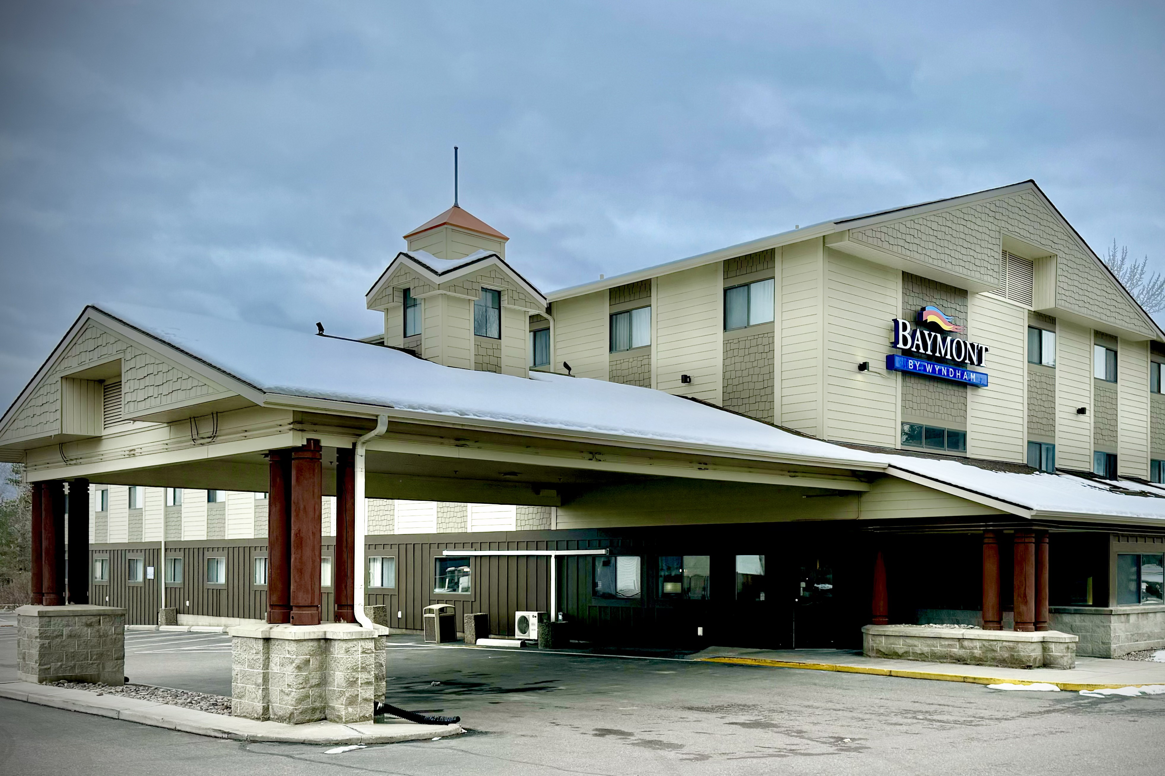 Exterior of Baymont by Wyndham Missoula hotel in Missoula, Montana