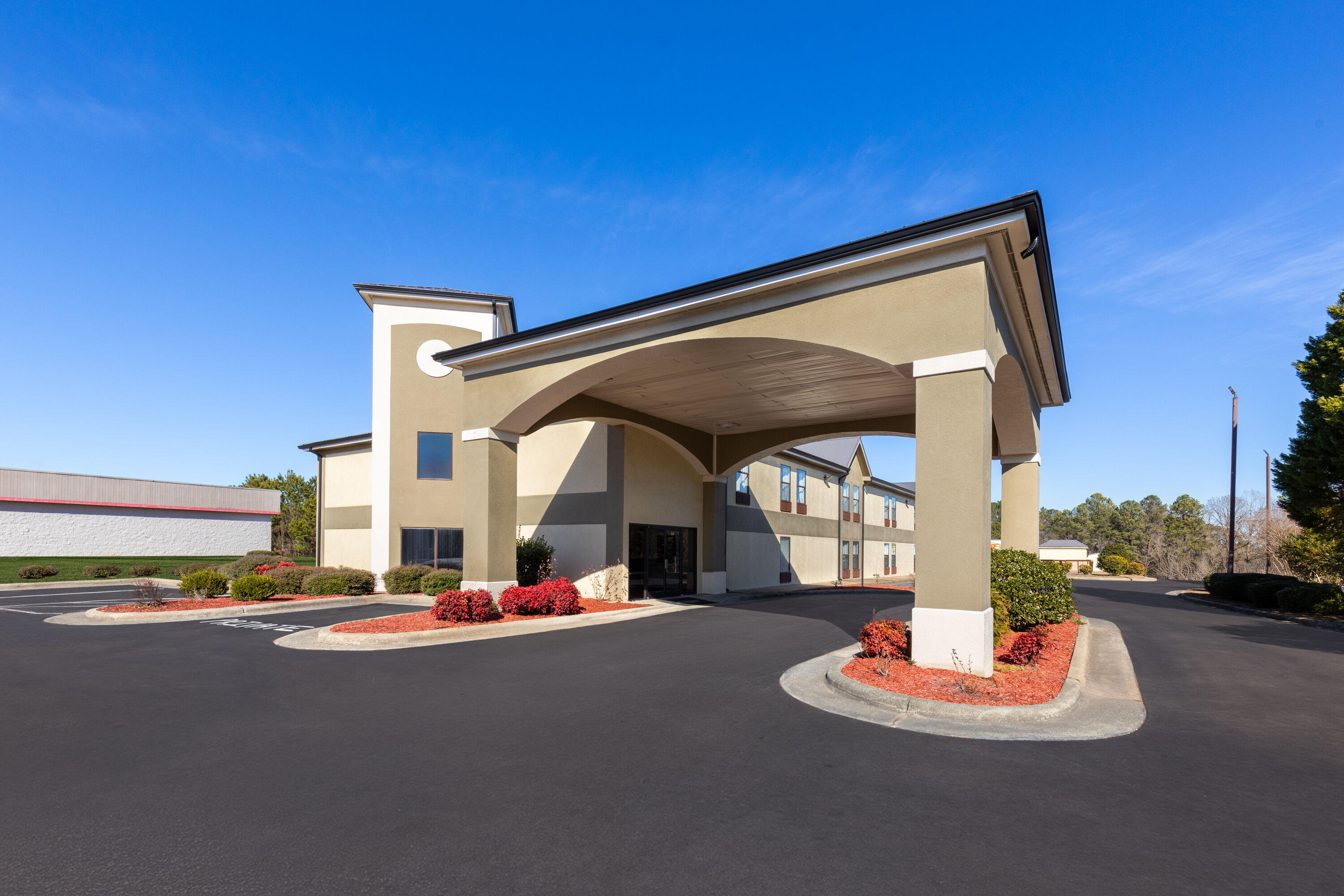 Exterior Day Image of Baymont by Wyndham Creedmoor hotel in Creedmoor, North Carolina