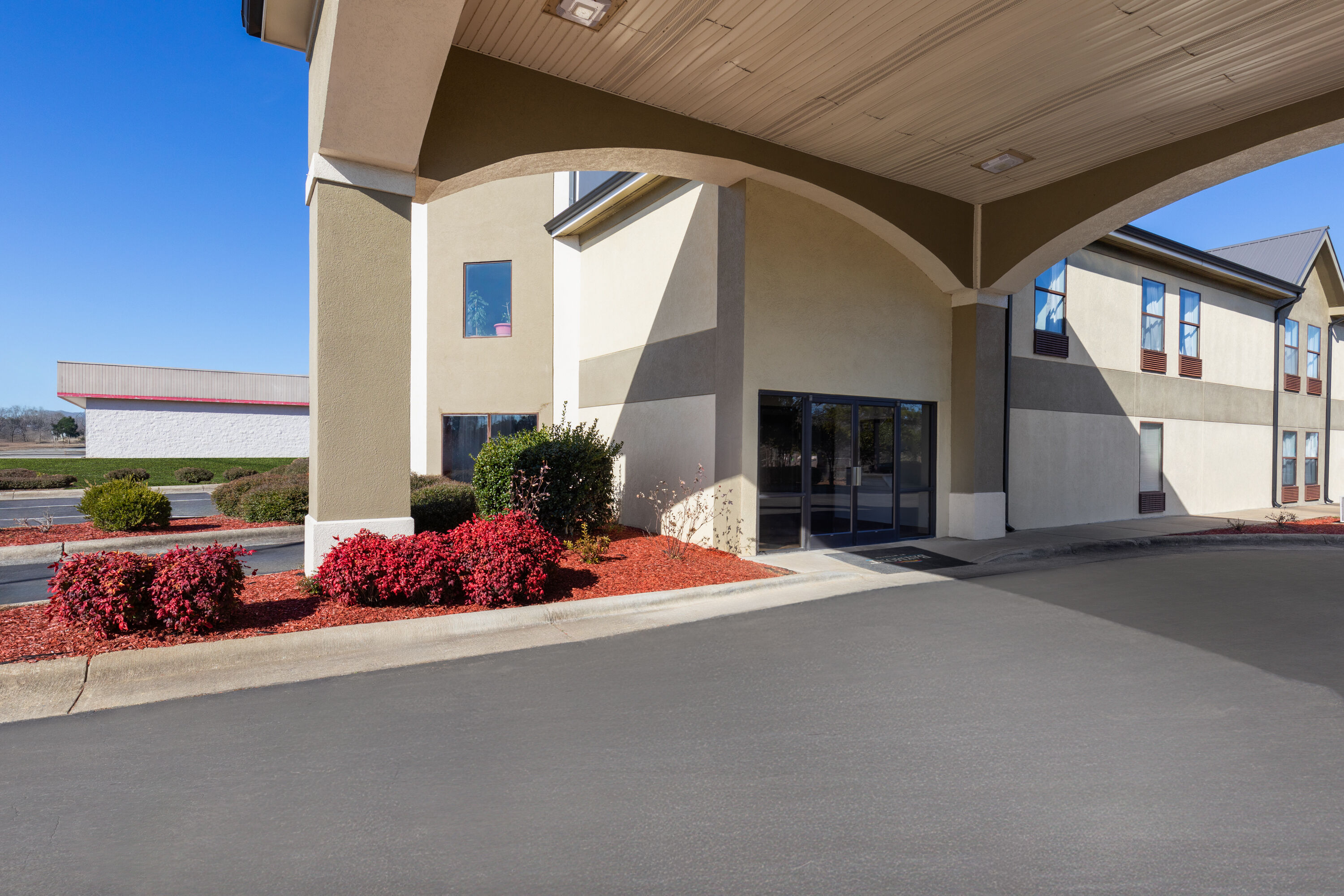 Exterior Day Image of Baymont by Wyndham Creedmoor hotel in Creedmoor, North Carolina