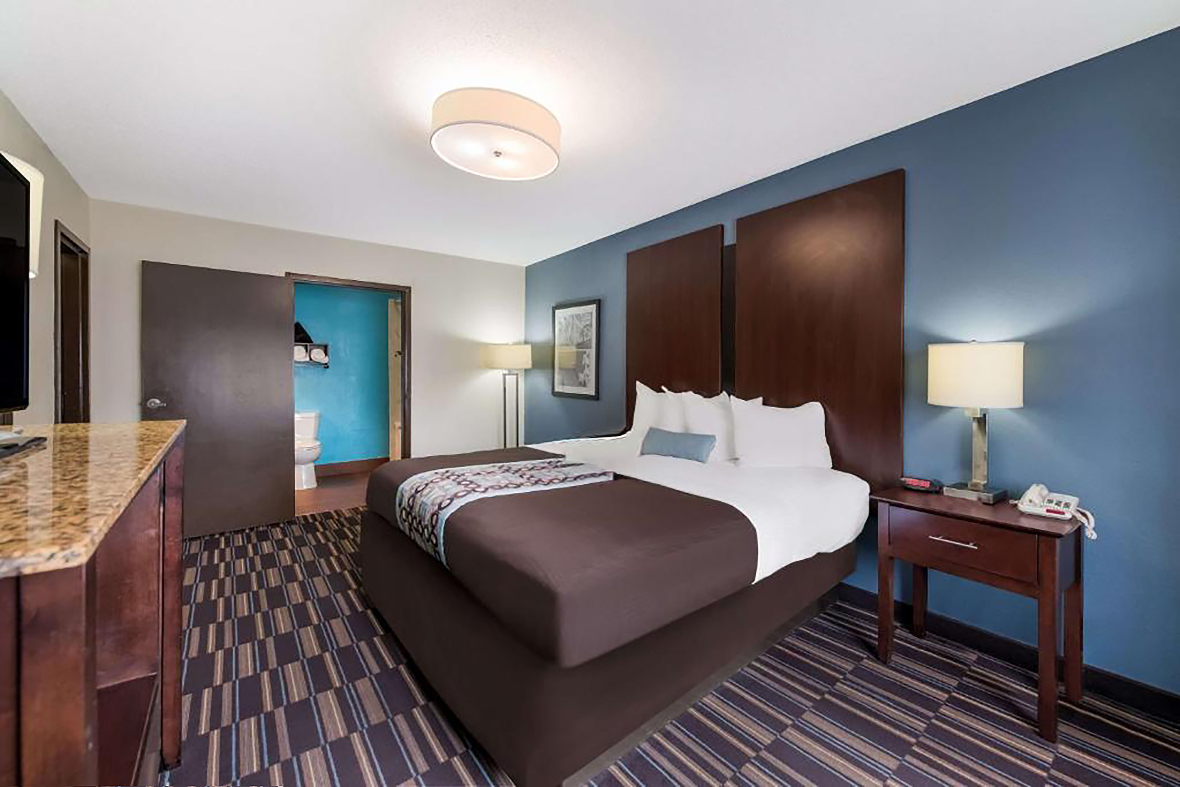 Guest room at the Baymont by Wyndham Elizabeth City in Elizabeth City, North Carolina