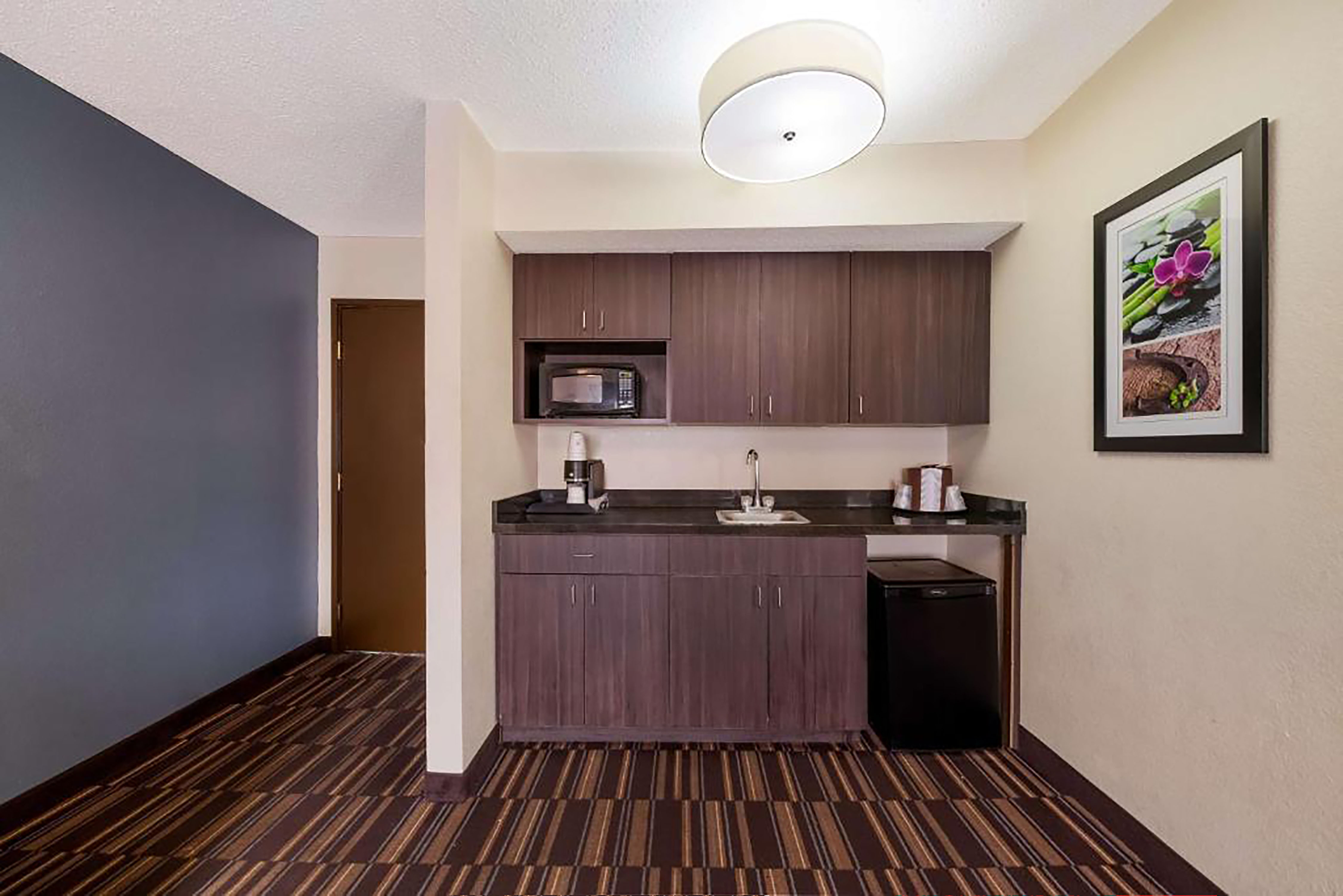 Guest room at the Baymont by Wyndham Elizabeth City in Elizabeth City, North Carolina