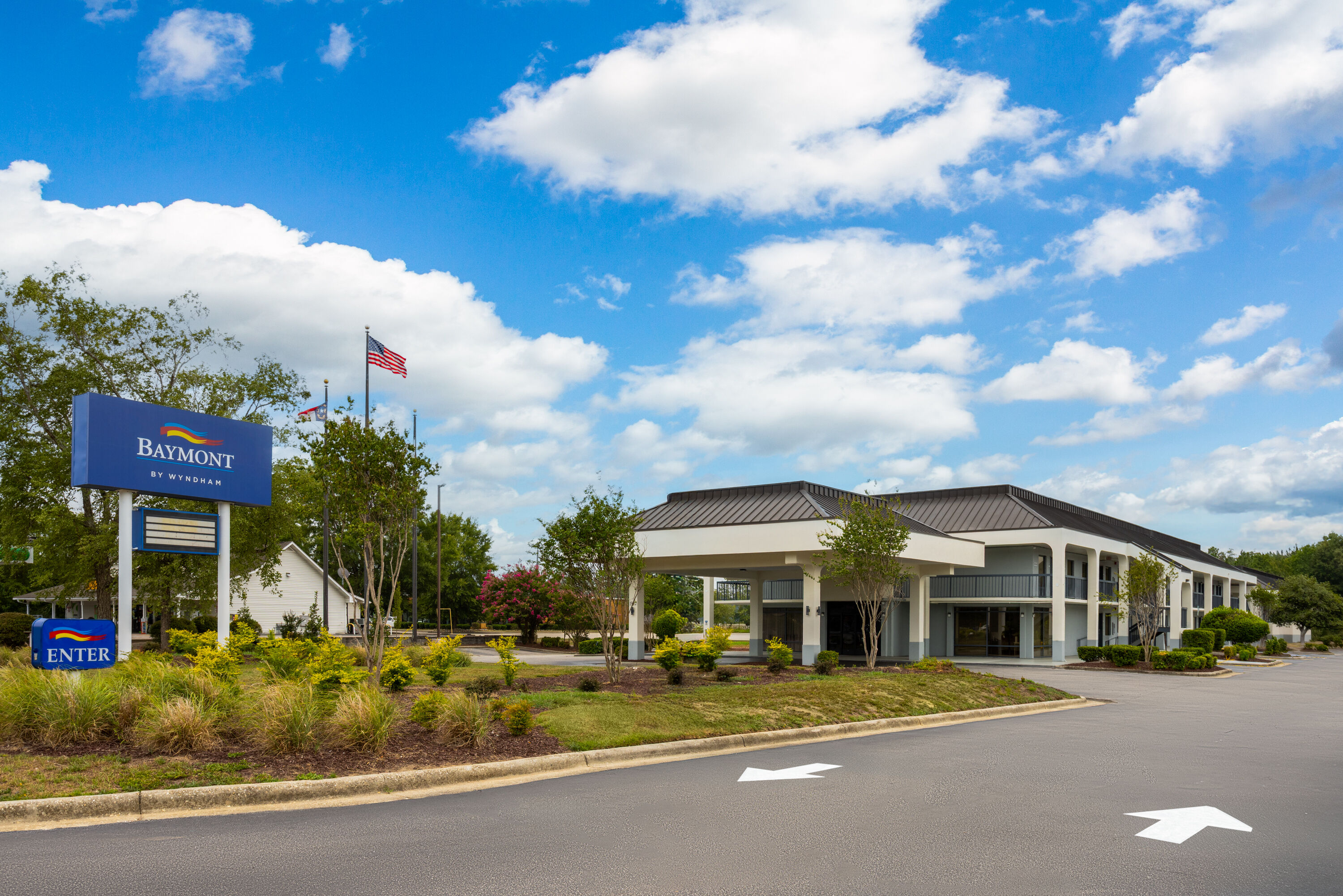 Exterior Day Image of Baymont by Wyndham Fayetteville NC hotel in Fayetteville, North Carolina
