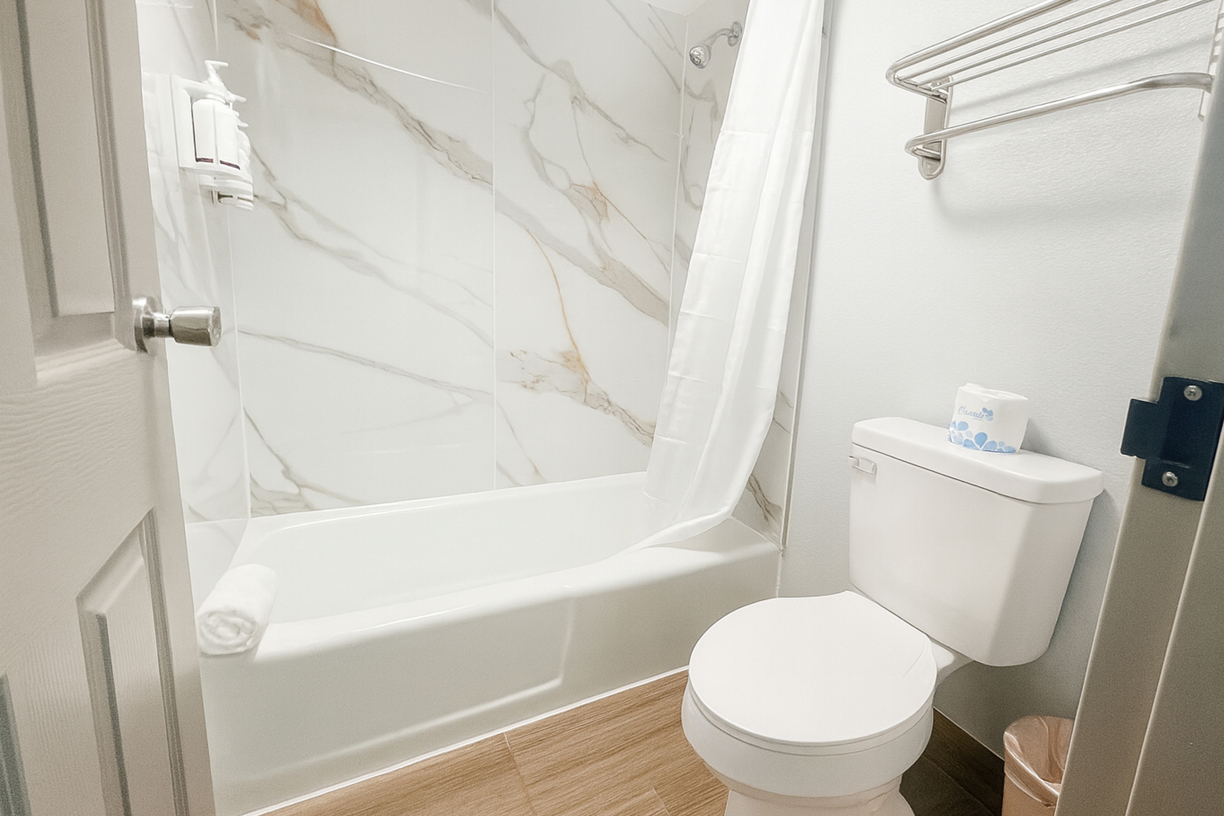 Guest room bath at the Baymont by Wyndham Fayetteville in Fayetteville, North Carolina