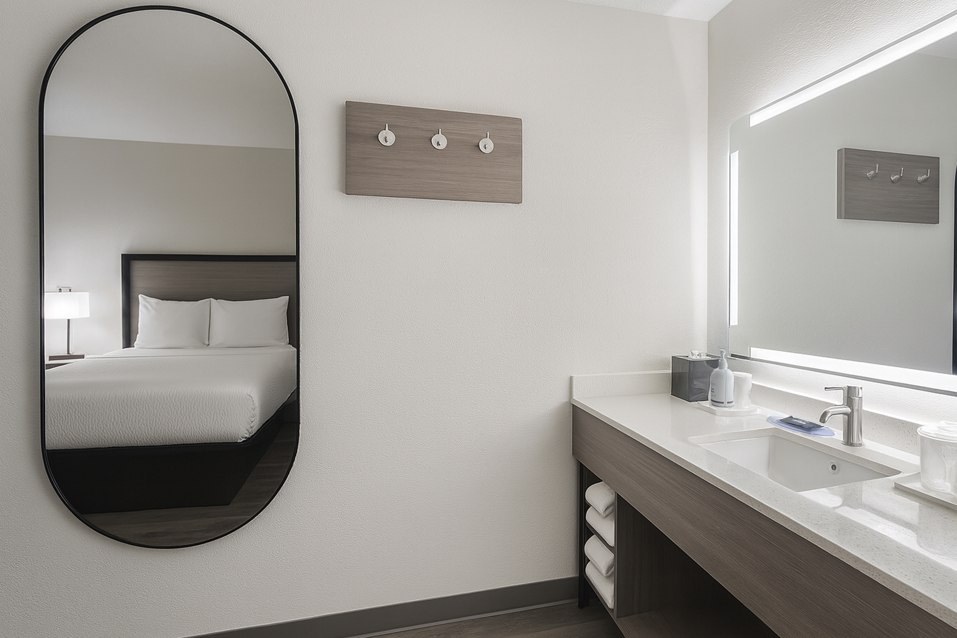 Guest room bath at the Baymont by Wyndham Fayetteville in Fayetteville, North Carolina