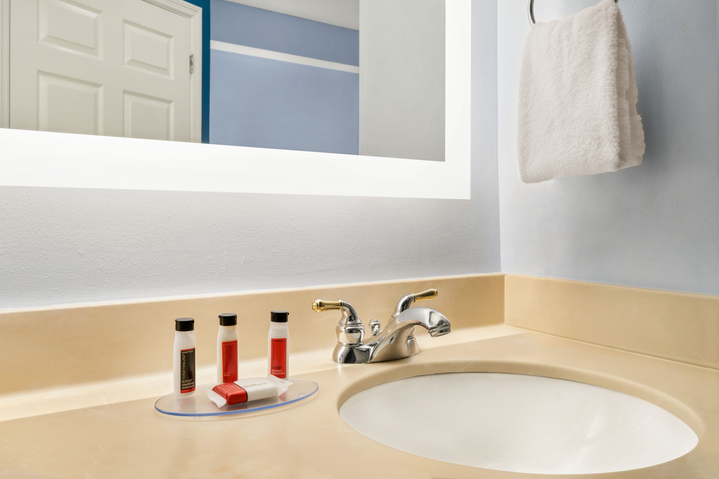 Guest room bath at the Baymont by Wyndham Henderson Oxford in Henderson, North Carolina