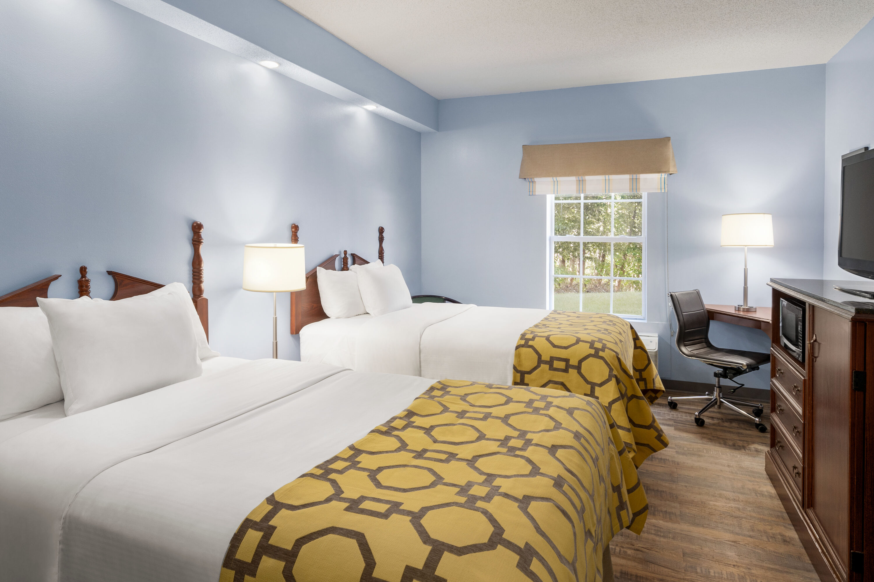 Guest room at the Baymont by Wyndham Henderson Oxford in Henderson, North Carolina