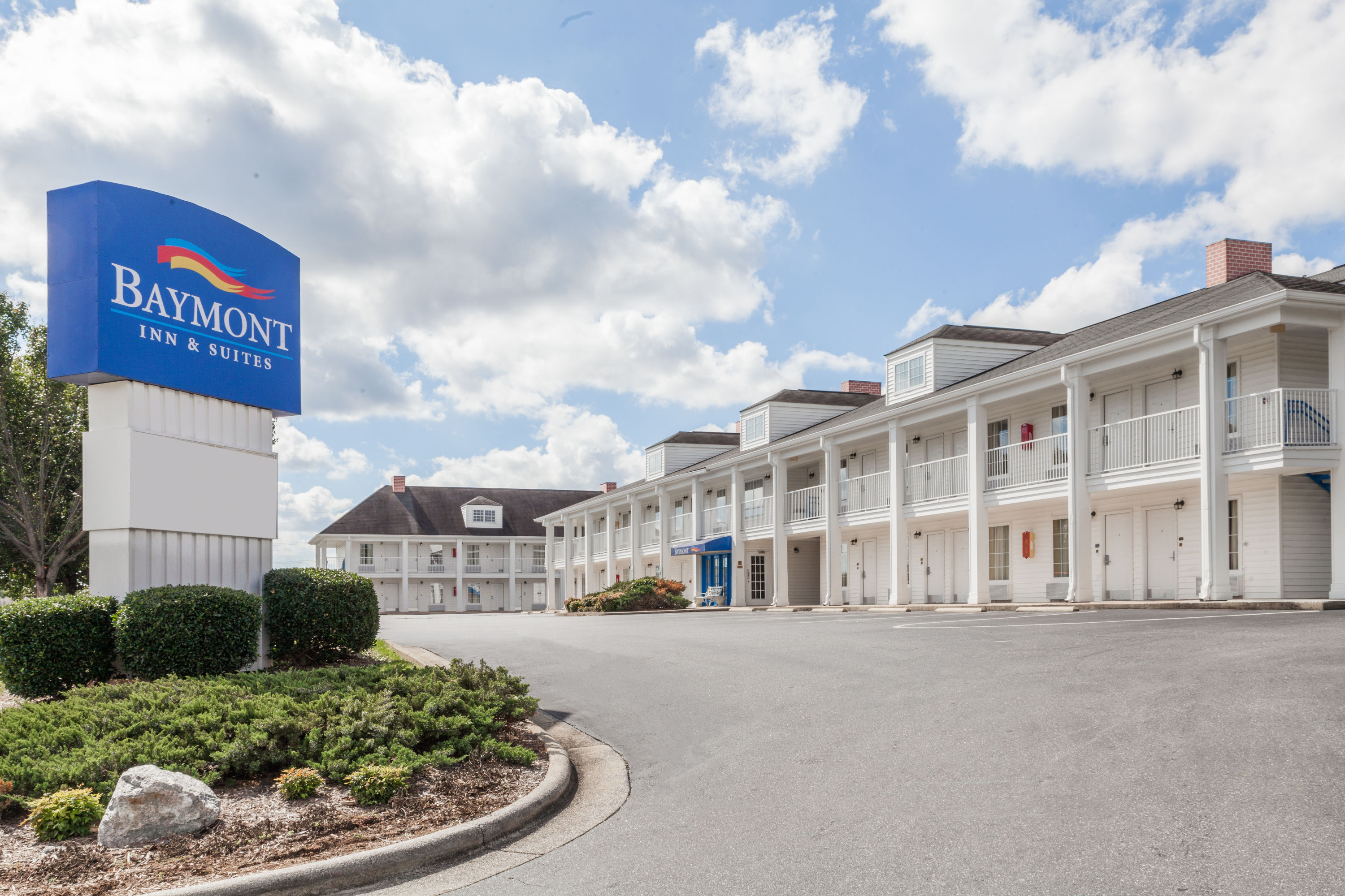 Exterior of Baymont by Wyndham Hickory hotel in Hickory, North Carolina