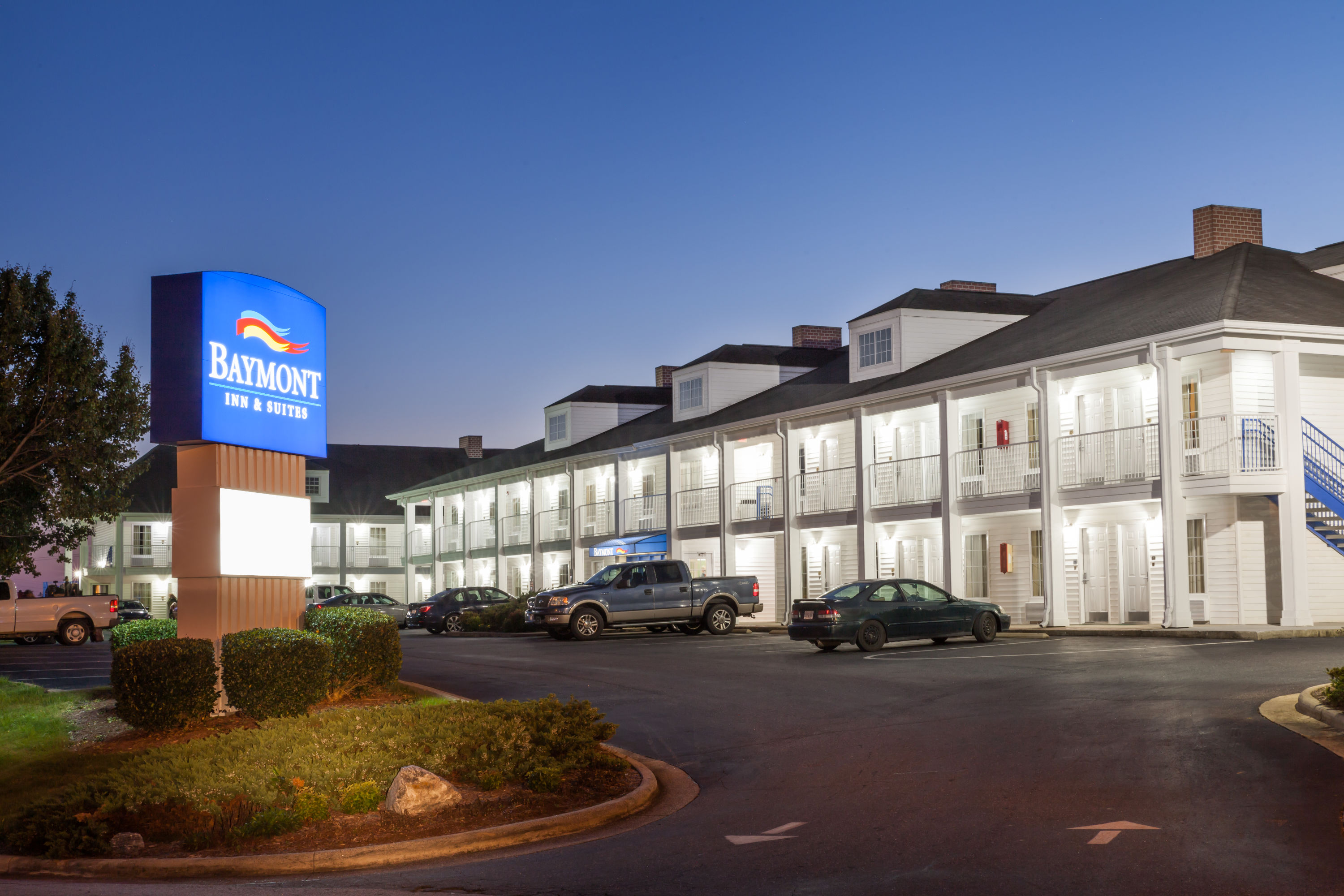 Exterior of Baymont by Wyndham Hickory hotel in Hickory, North Carolina