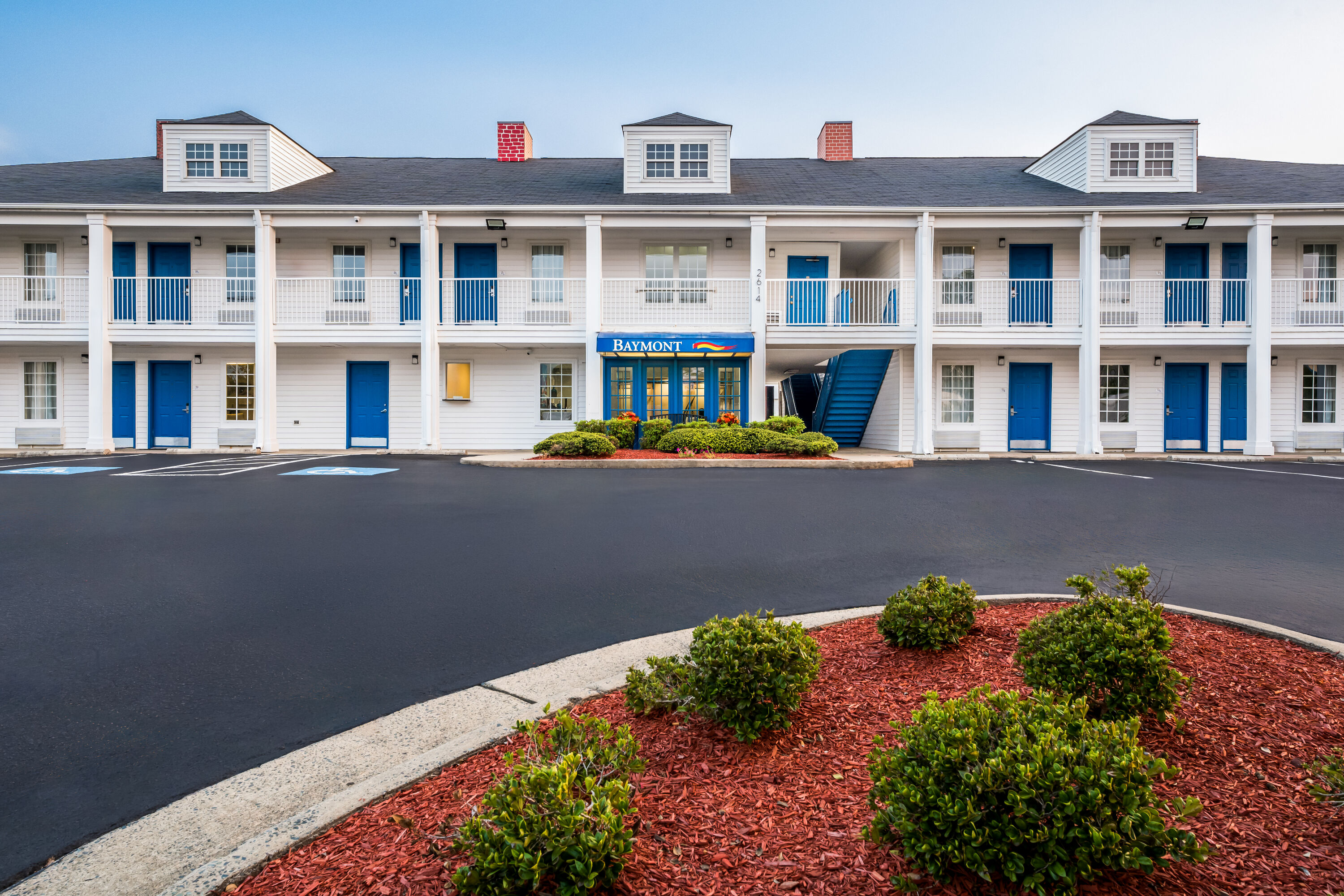 Exterior Day Image of Baymont by Wyndham Sanford hotel in Sanford, North Carolina