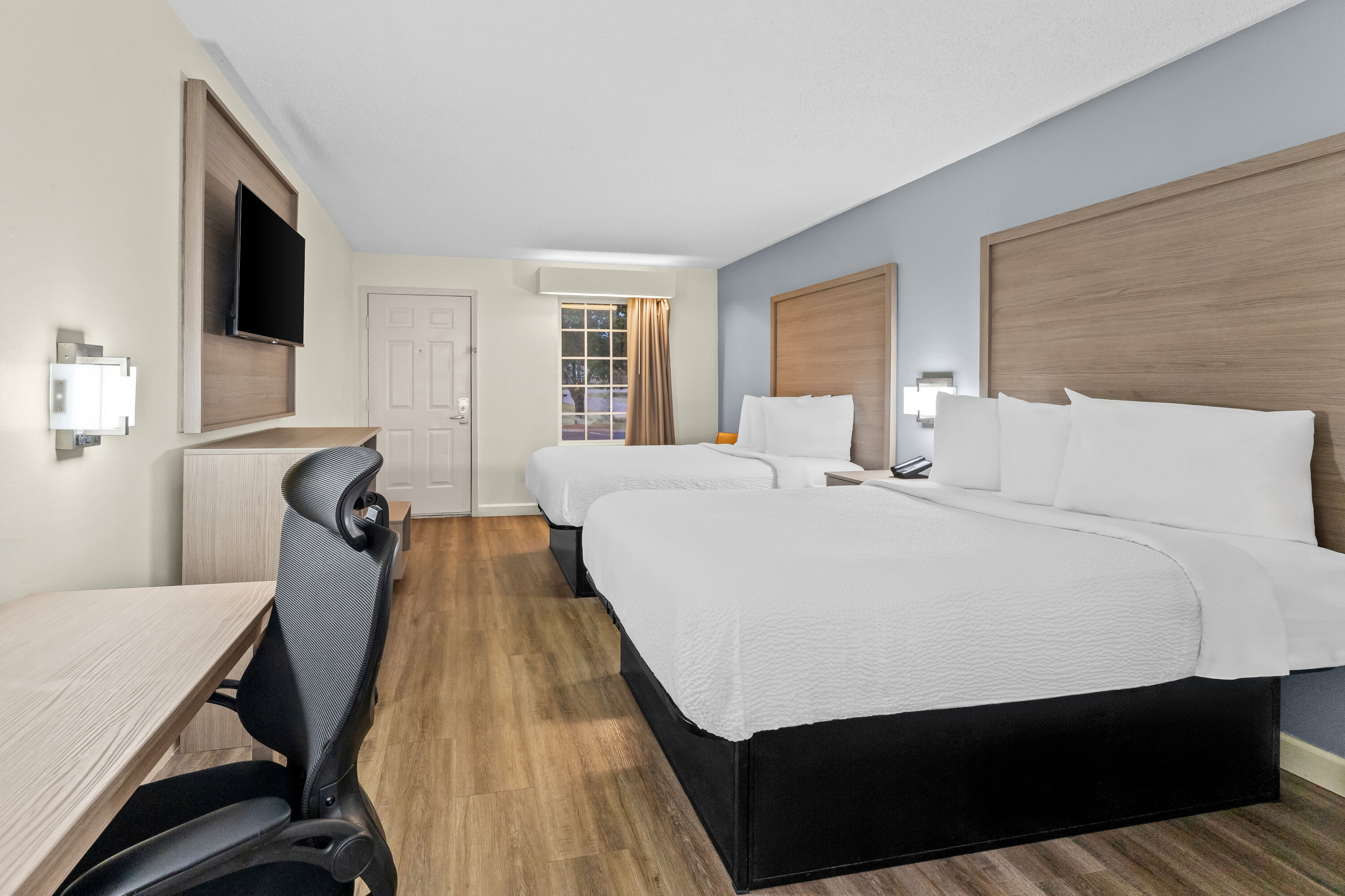 Double bed guest room at the Baymont by Wyndham Sanford in Sanford, North Carolina