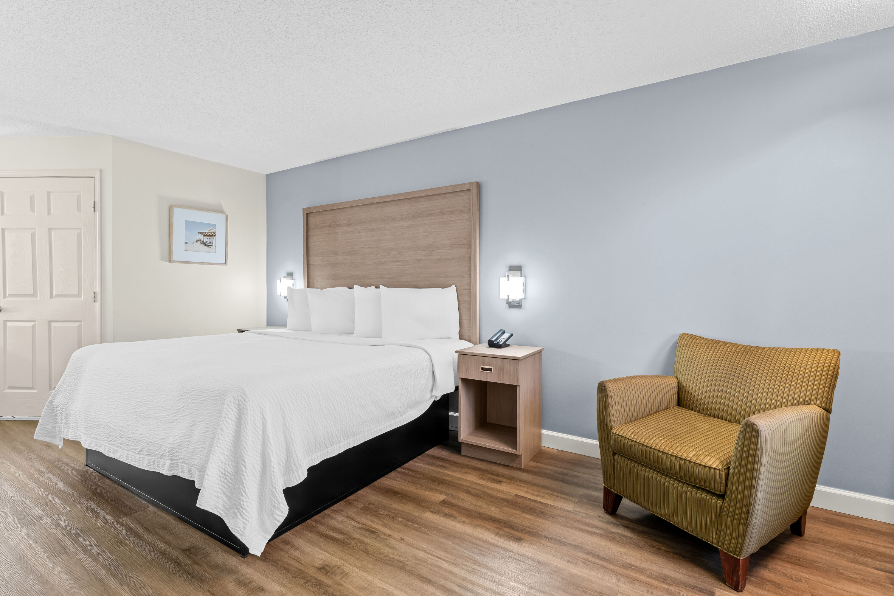 King bed guest room at the Baymont by Wyndham Sanford in Sanford, North Carolina